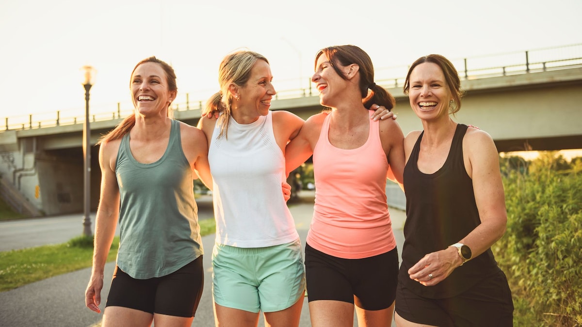 Por qué caminar ya no es suficiente a los 50, según Andrea Carucci, experta en menopausia