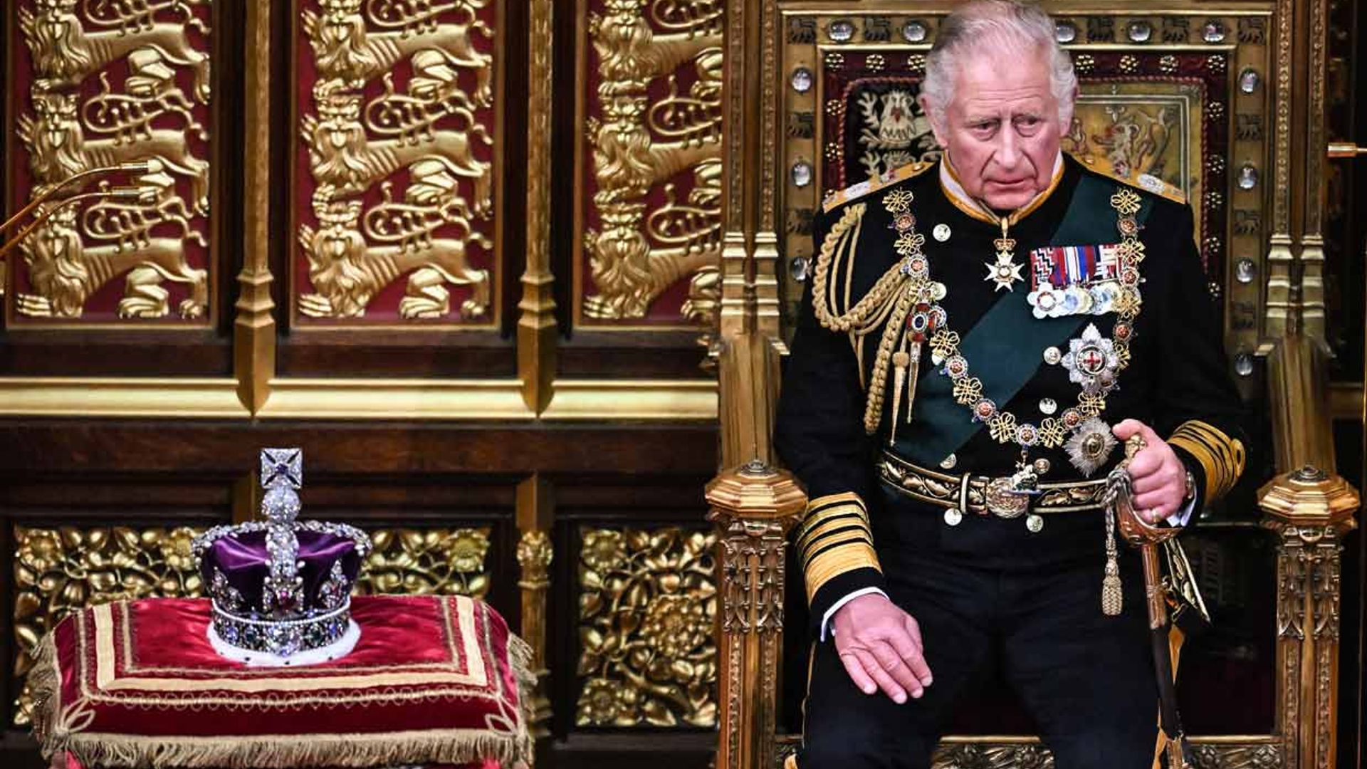 El príncipe Carlos sustituye por primera vez a su madre, Isabel II, en la apertura del Parlamento