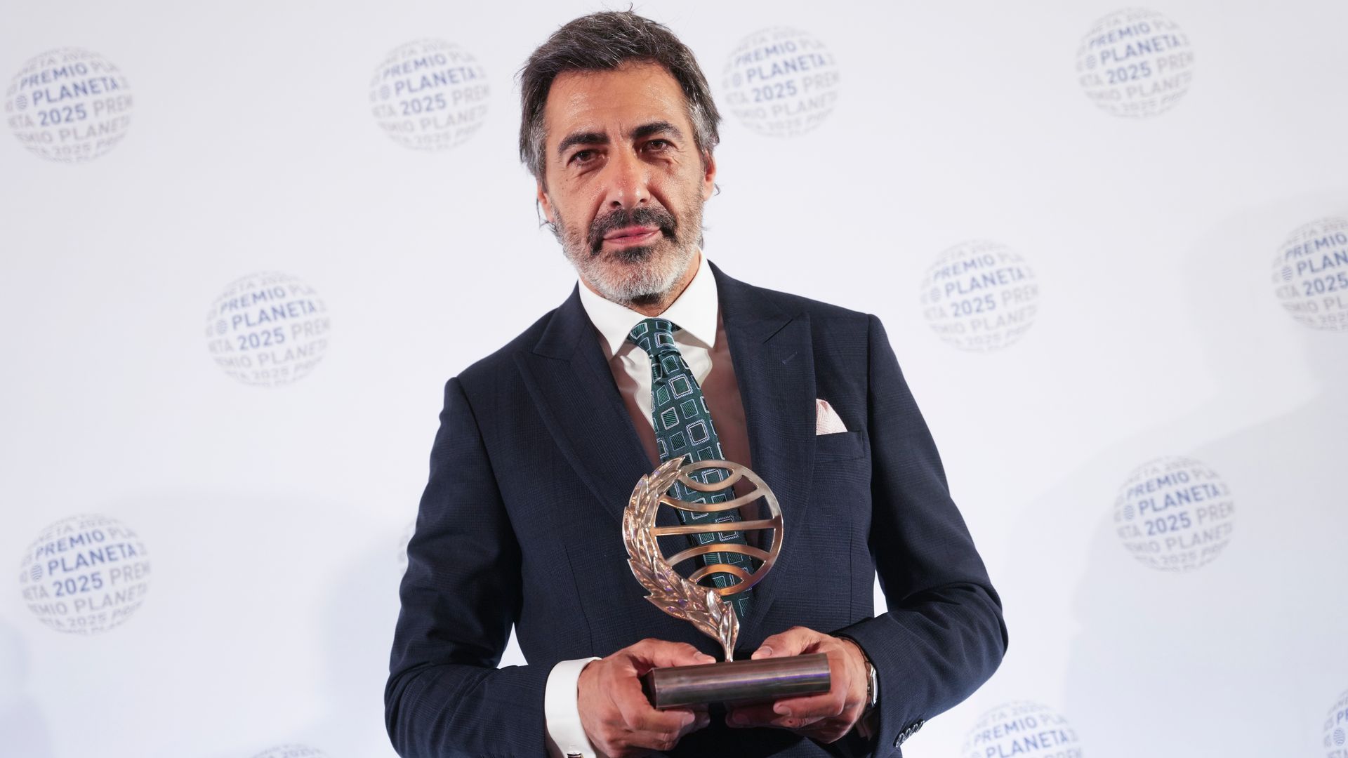 El escritor rompe su silencio sobre su discurso: "Me apetecía compartir eso que nos une"
