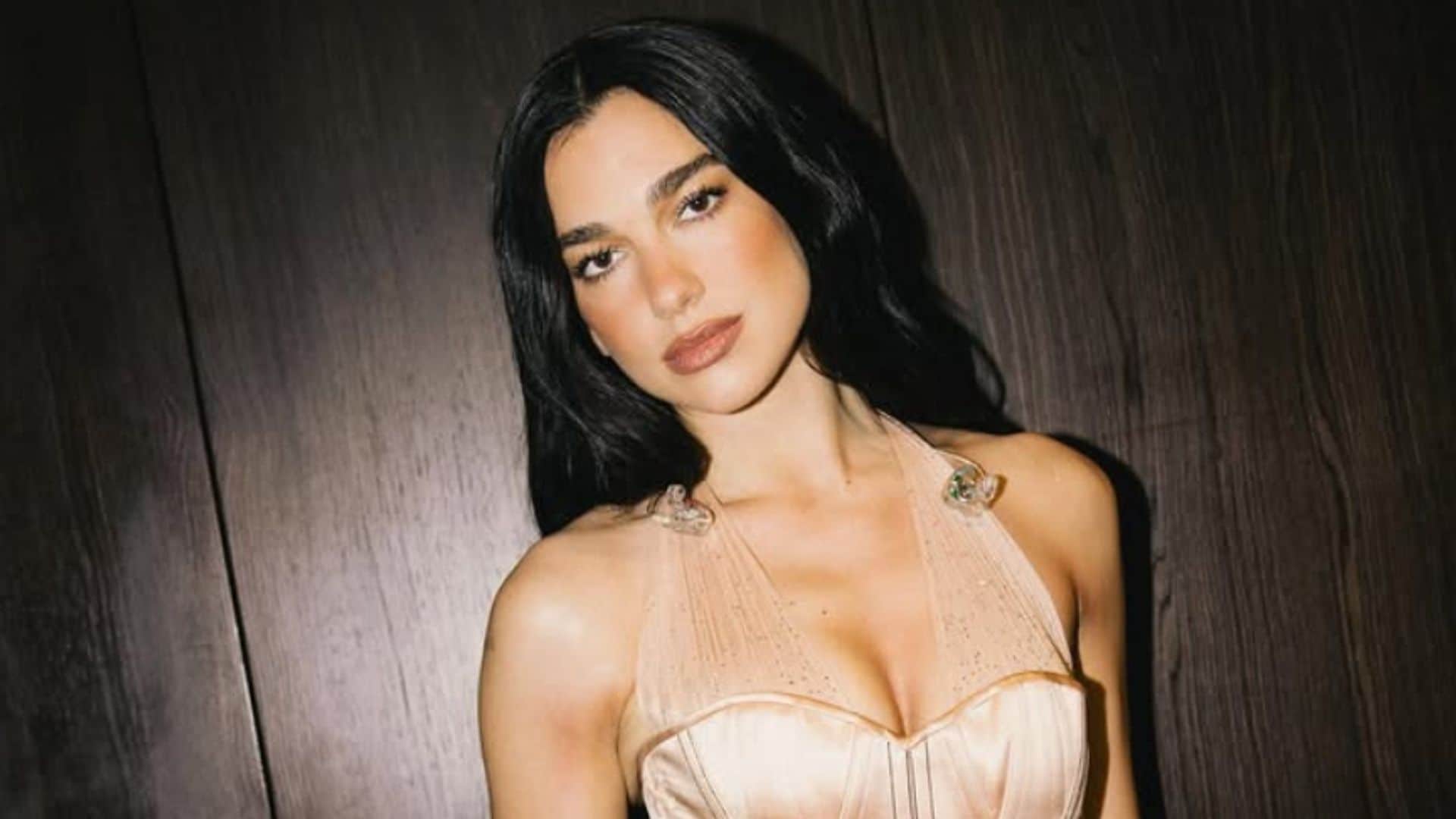 Dua Lipa deslumbra con sus 'looks' en su nuevo tour 