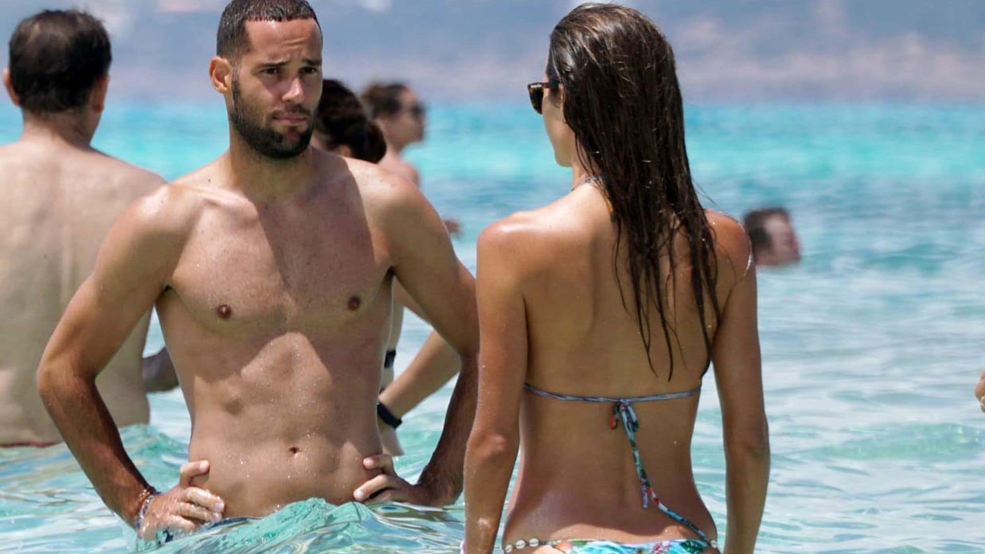 ¡Superpareja!, Malena Costa y Mario Suárez lucen sus tonificados cuerpos bajo el sol de Formentera