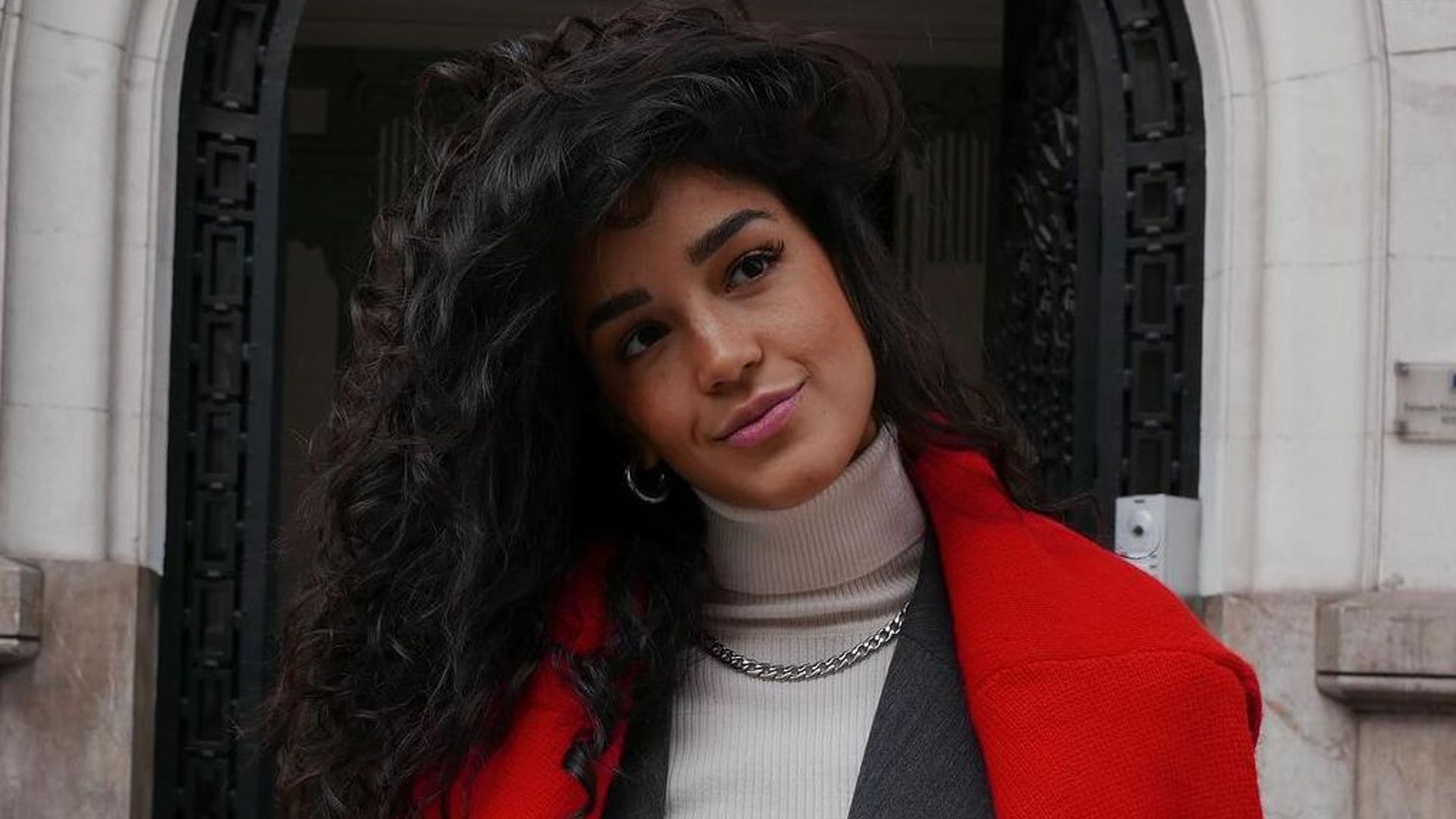 Ale Capetillo sorprende a sus papás con una visita inesperada a México