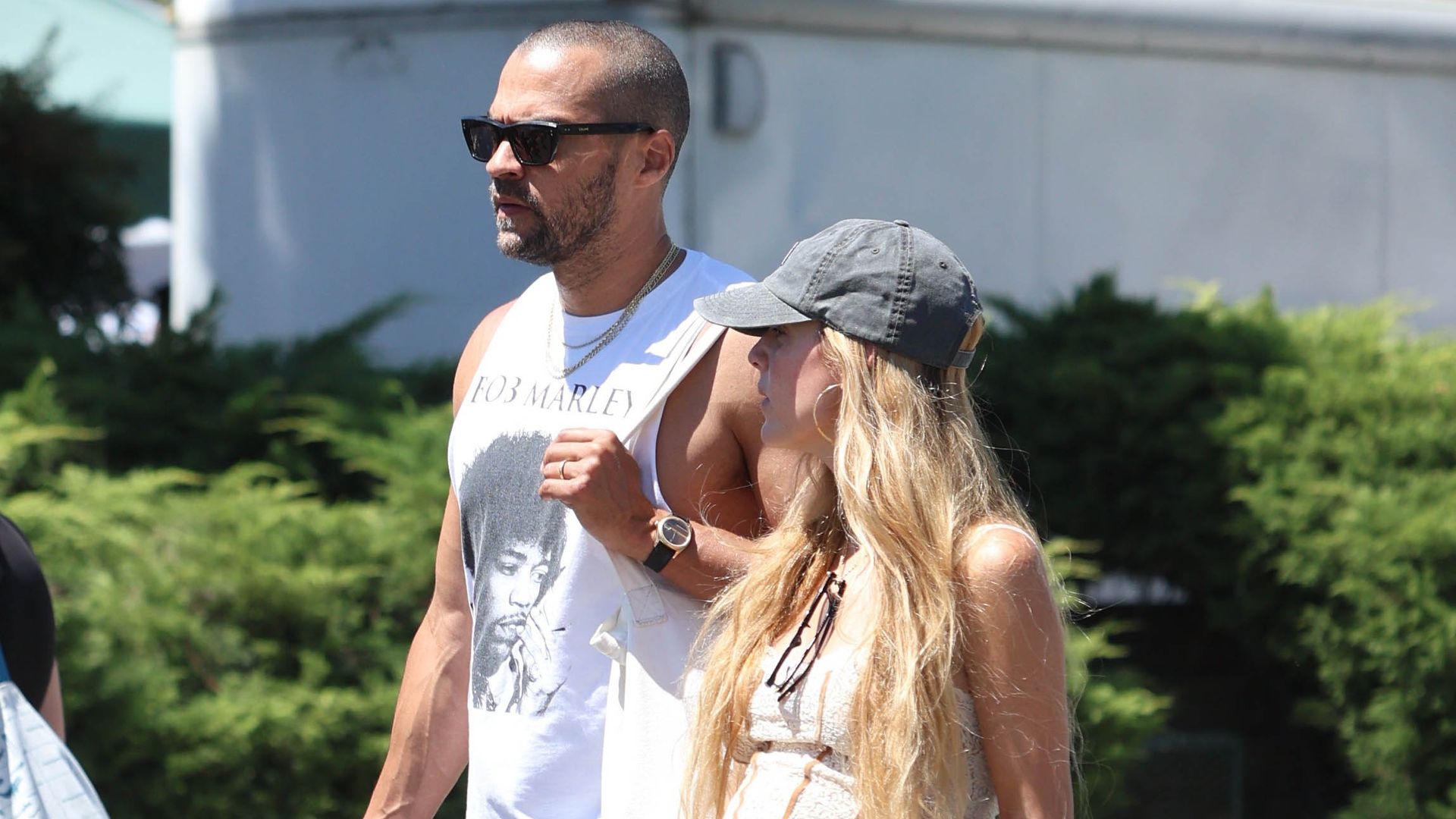Jesse Williams y Alejandra Onieva en Los Angeles, California. (Photo by Slick/Star Max/GC Images)