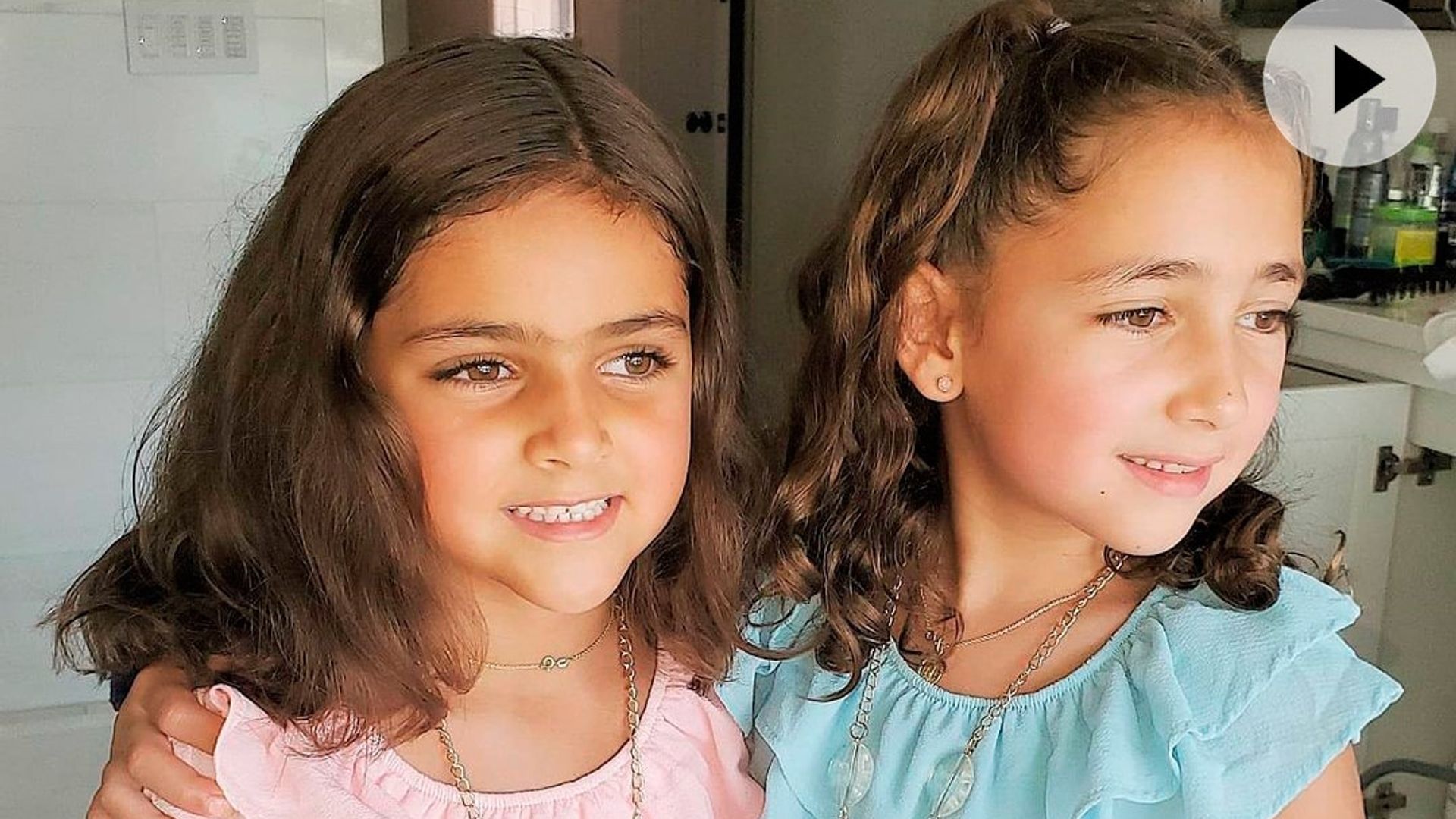 Las hijas de Jacky Bracamontes, las fans número 1 de Camilo y Evaluna