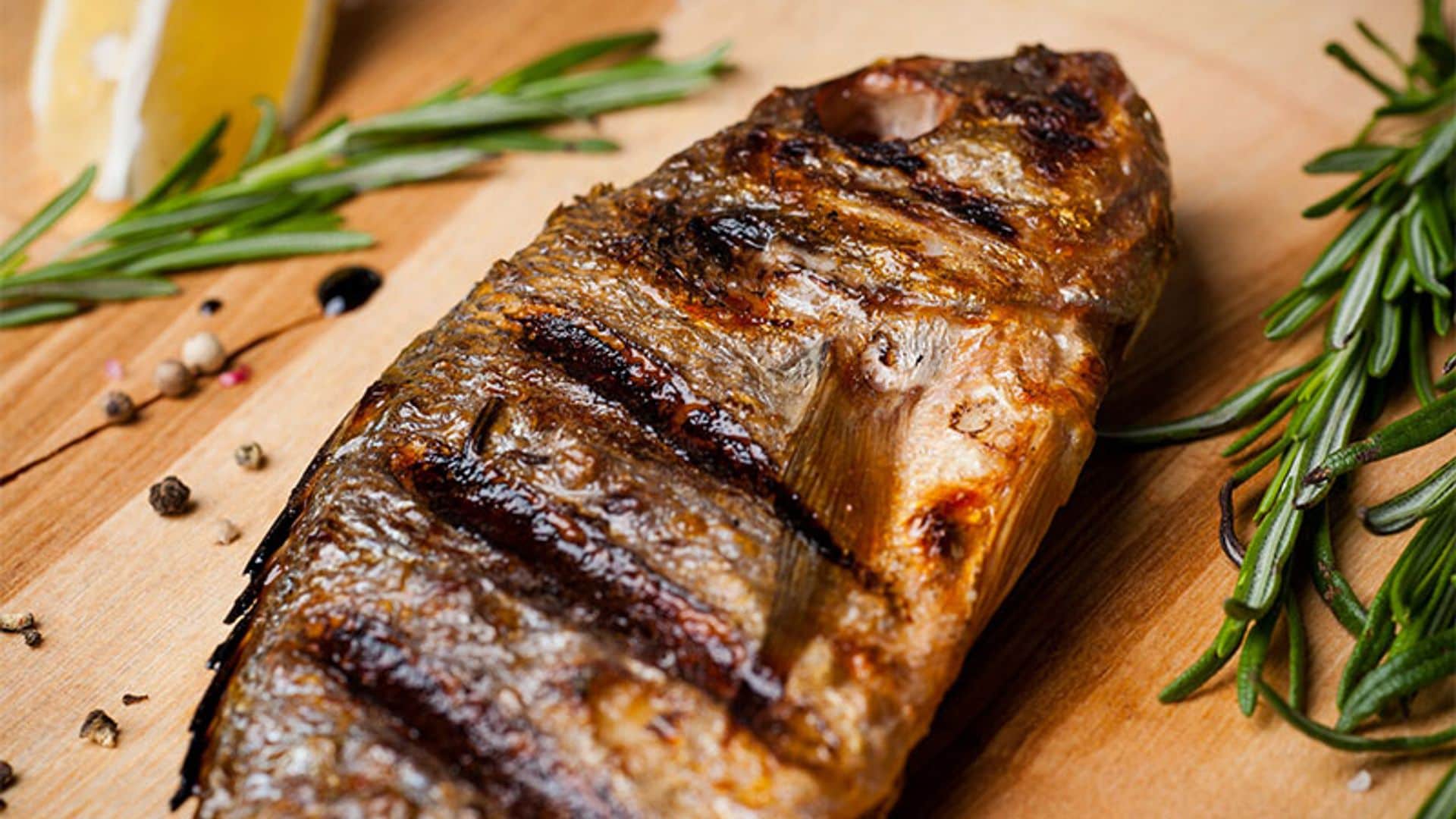 Dorada a la parrilla con romero y limón