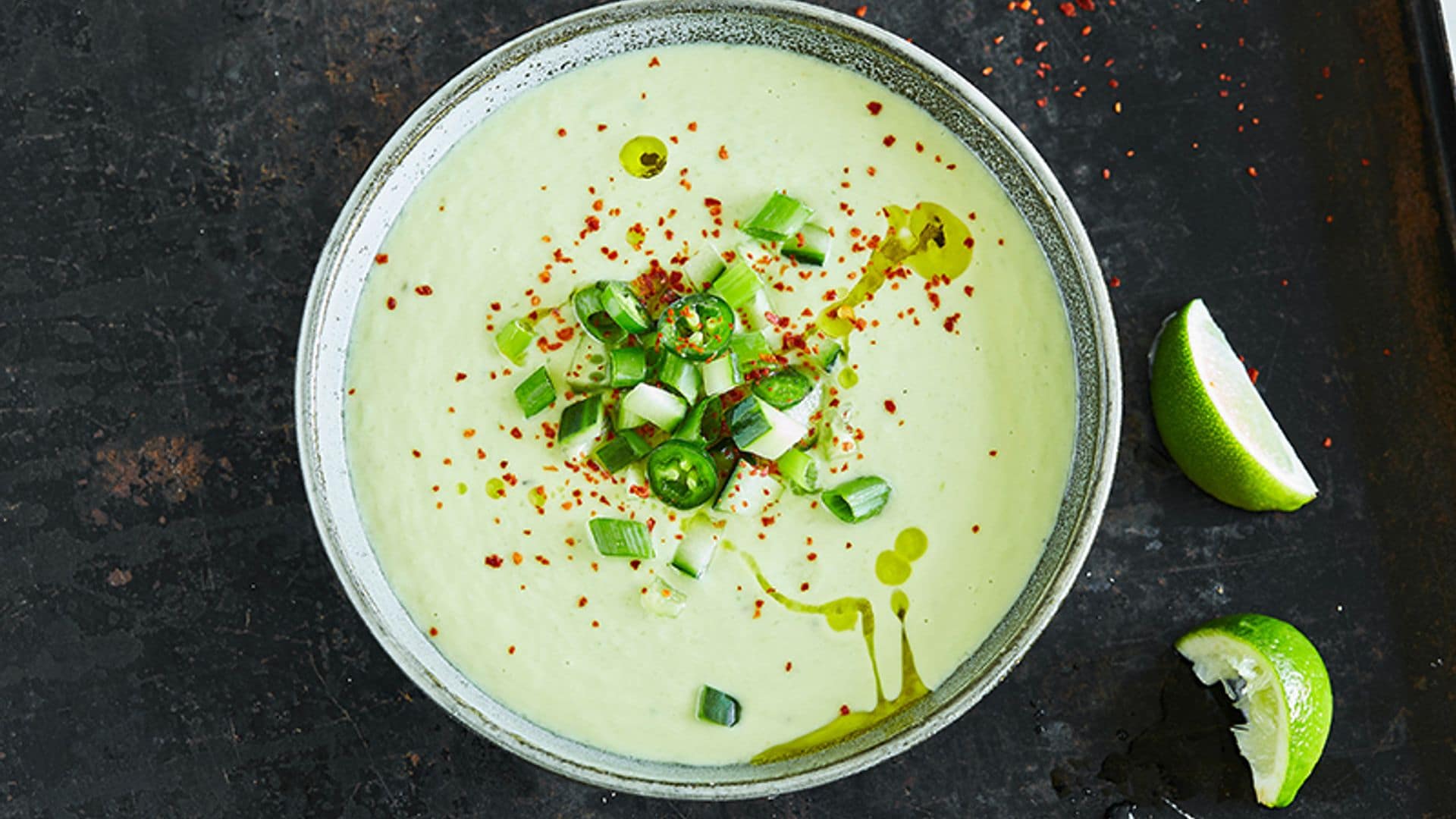 Sopa de pepino y aguacate con yogur