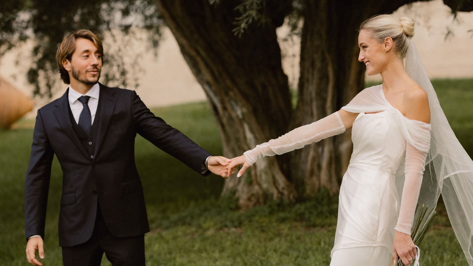 La boda de Mar y Pepe en Murcia: un vestido 3 en 1, unos pendientes de Estados Unidos y un baile improvisado