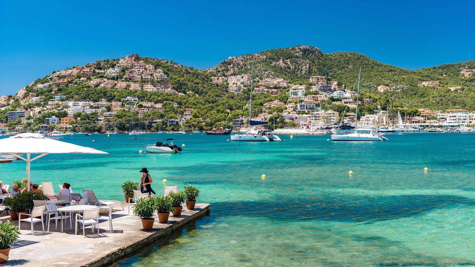 Port d’Andratx, donde la sofisticación, los yates de lujo, las galerías de arte y los restaurantes de moda, están a la orden del día, Mallorca