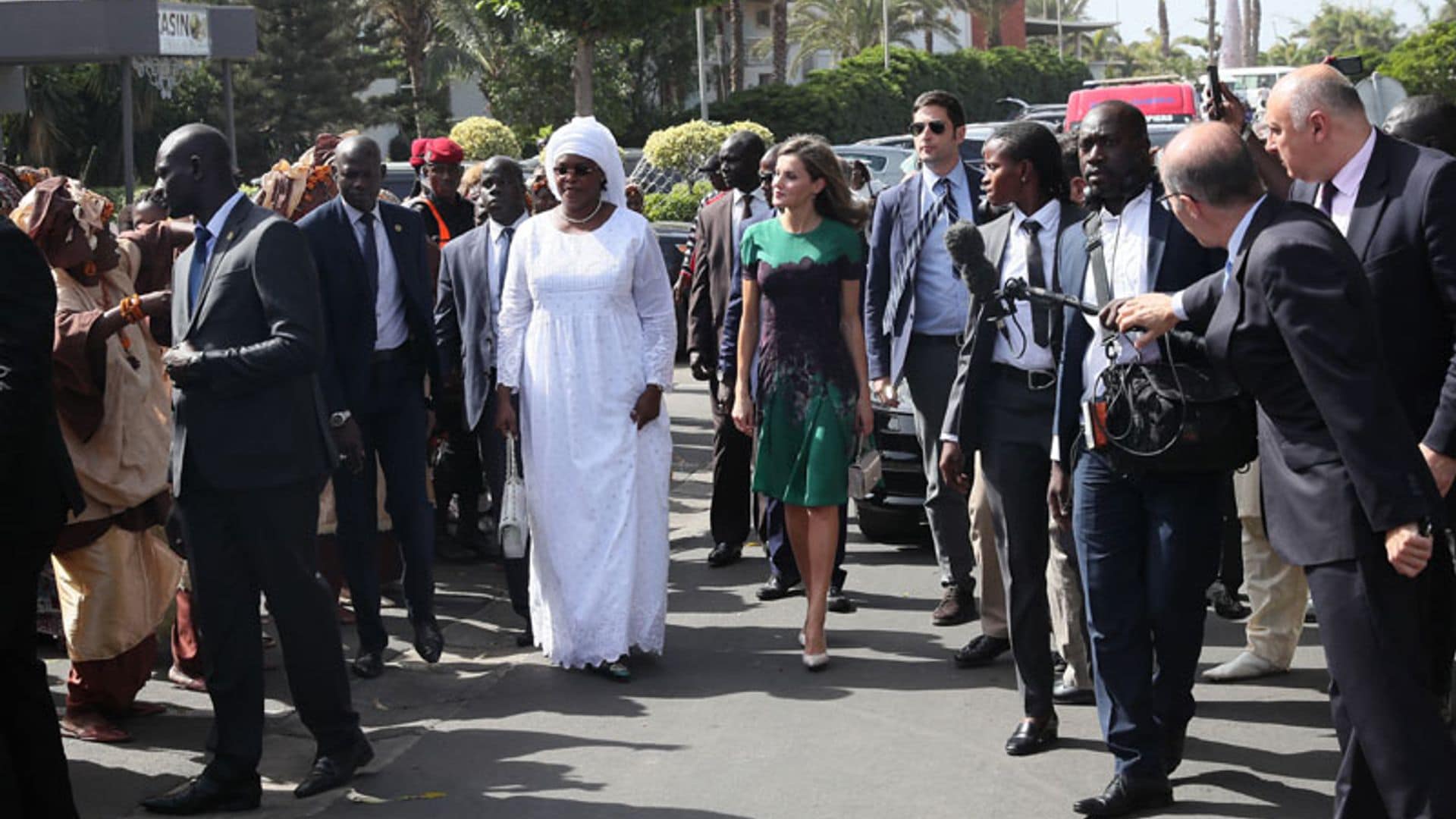 Diario de viaje: la reina Letizia deslumbra en su almuerzo con la primera dama de Senegal