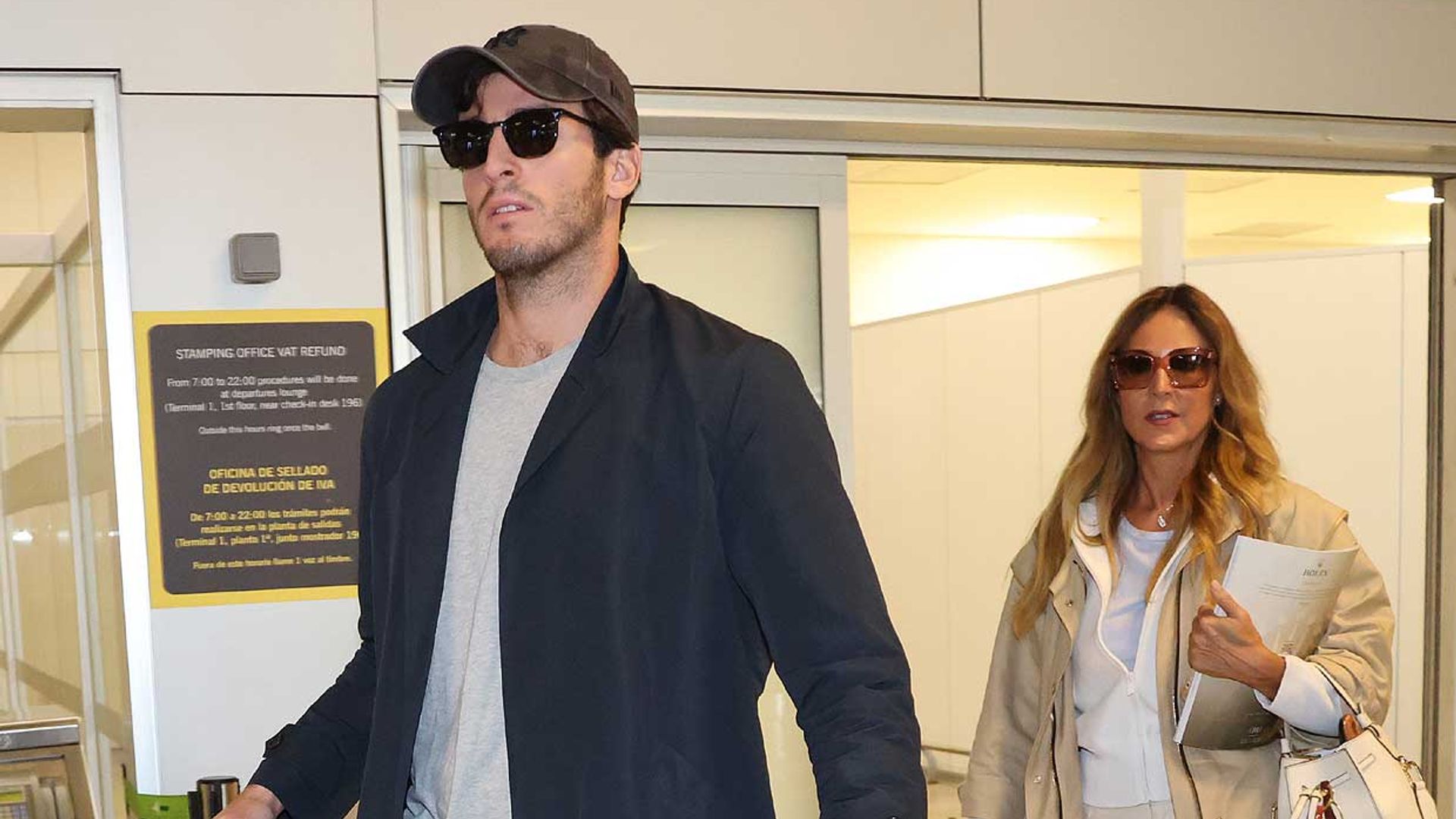 Iñigo Onieva regresa a Madrid junto a su madre después de unas breves vacaciones en Turquía