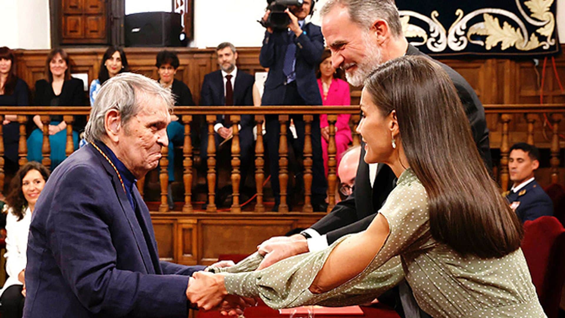 Los reyes Felipe y Letizia entregan el Premio Cervantes al poeta venezolano Rafael Cadenas