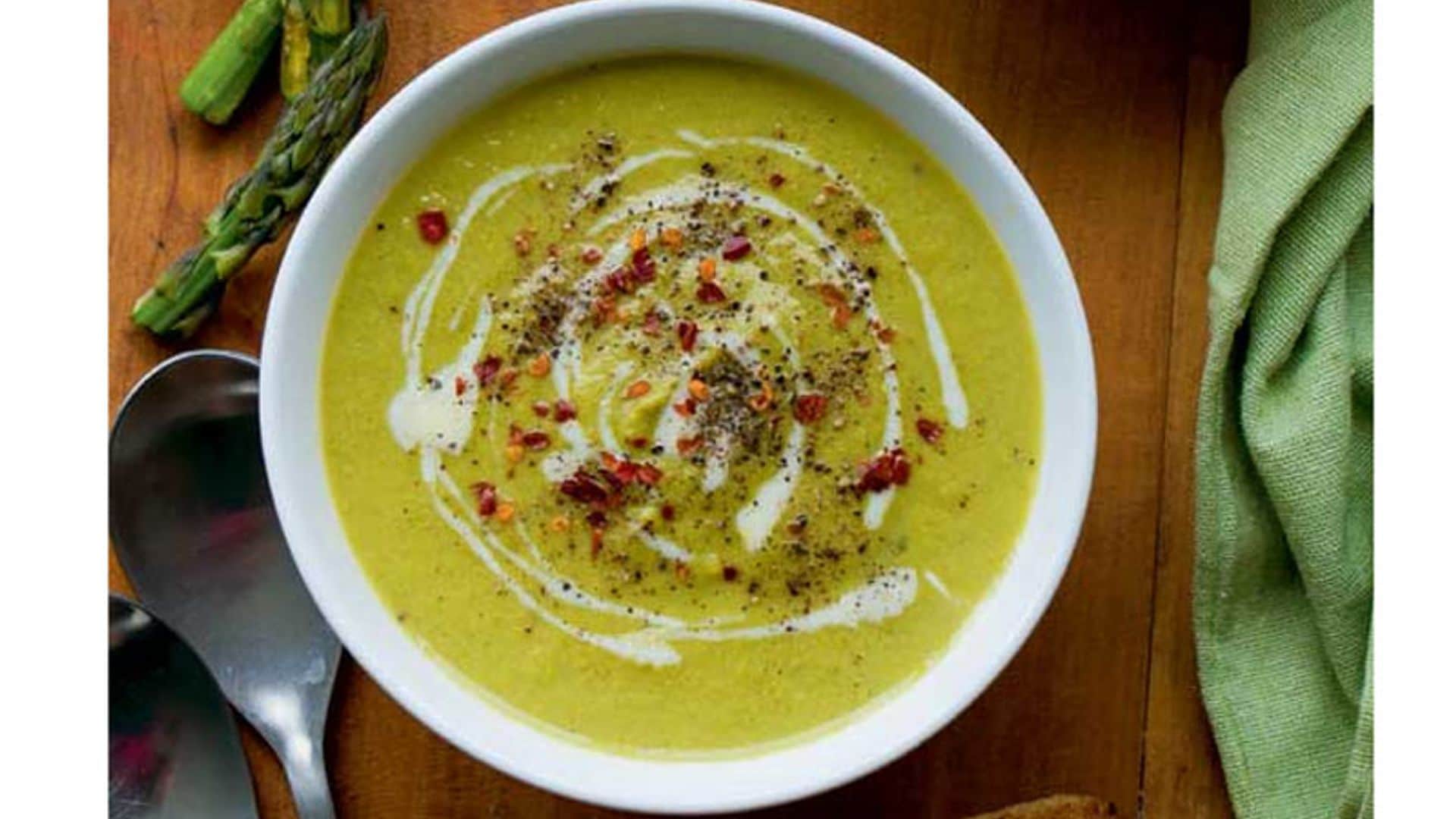 Crema de espárragos y puerros con guindilla de 'Sichuán'