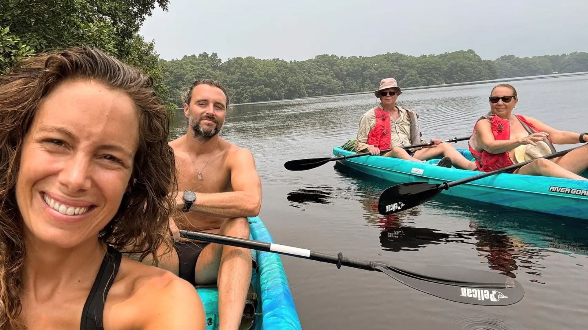 La emoción de Laura Madrueño al recibir la visita de sus padres y su marido en la isla