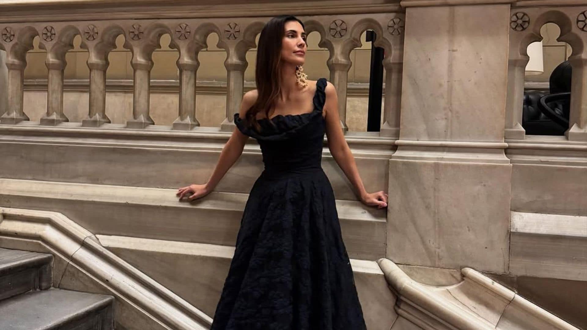 Sassa de Osma arrasa como invitada con pendientes XL en el desfile más viral 