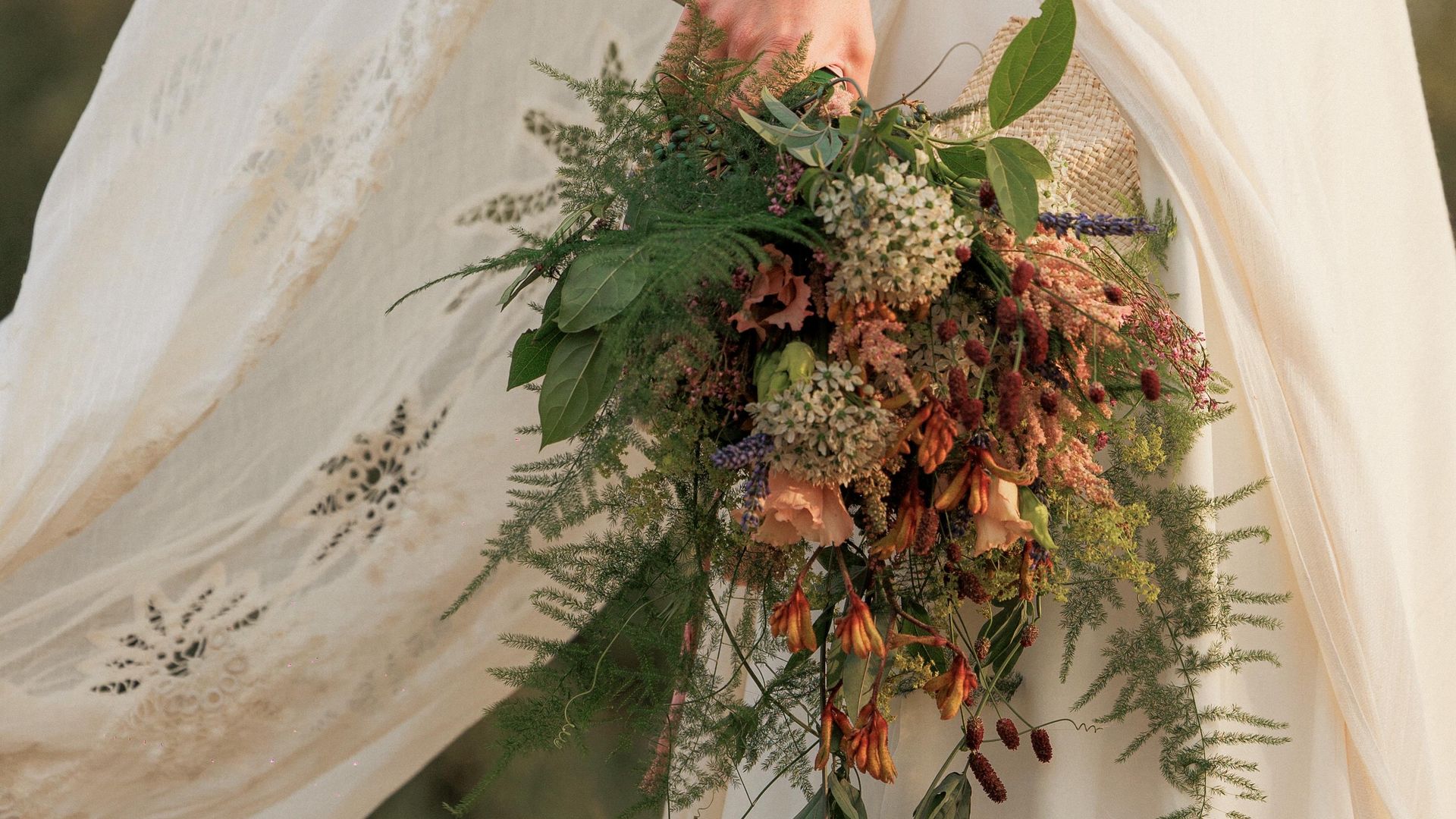 Esparraguera, la planta asequible que ha fascinado a madrileñas, andaluzas y gallegas para sus ramos de novia