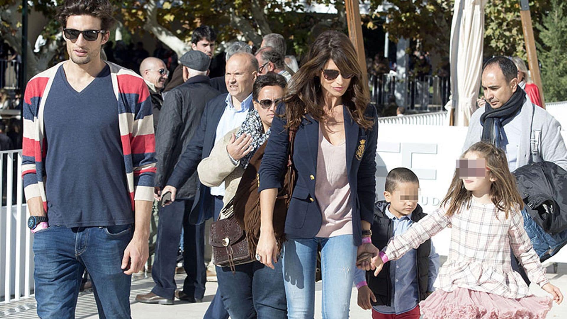Tras el susto por su atraco, Sonia Ferrer recupera la sonrisa con su novio y su hija