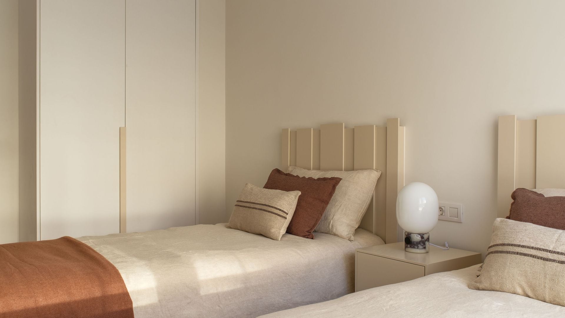Dormitorio secundario con dos camas