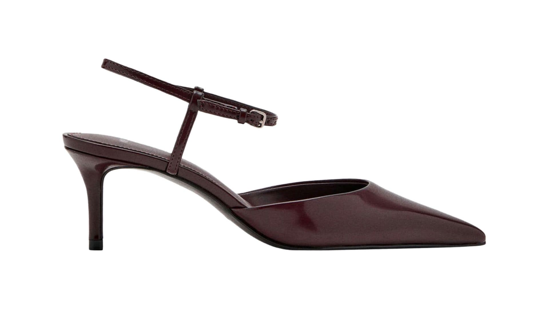 Salón acharolado con cierre al tobillo (35,99 €), de Mango