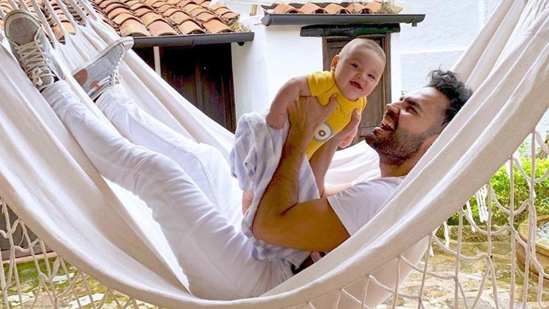 Fabián Ríos, el papá más tierno y feliz junto a su bebé, David