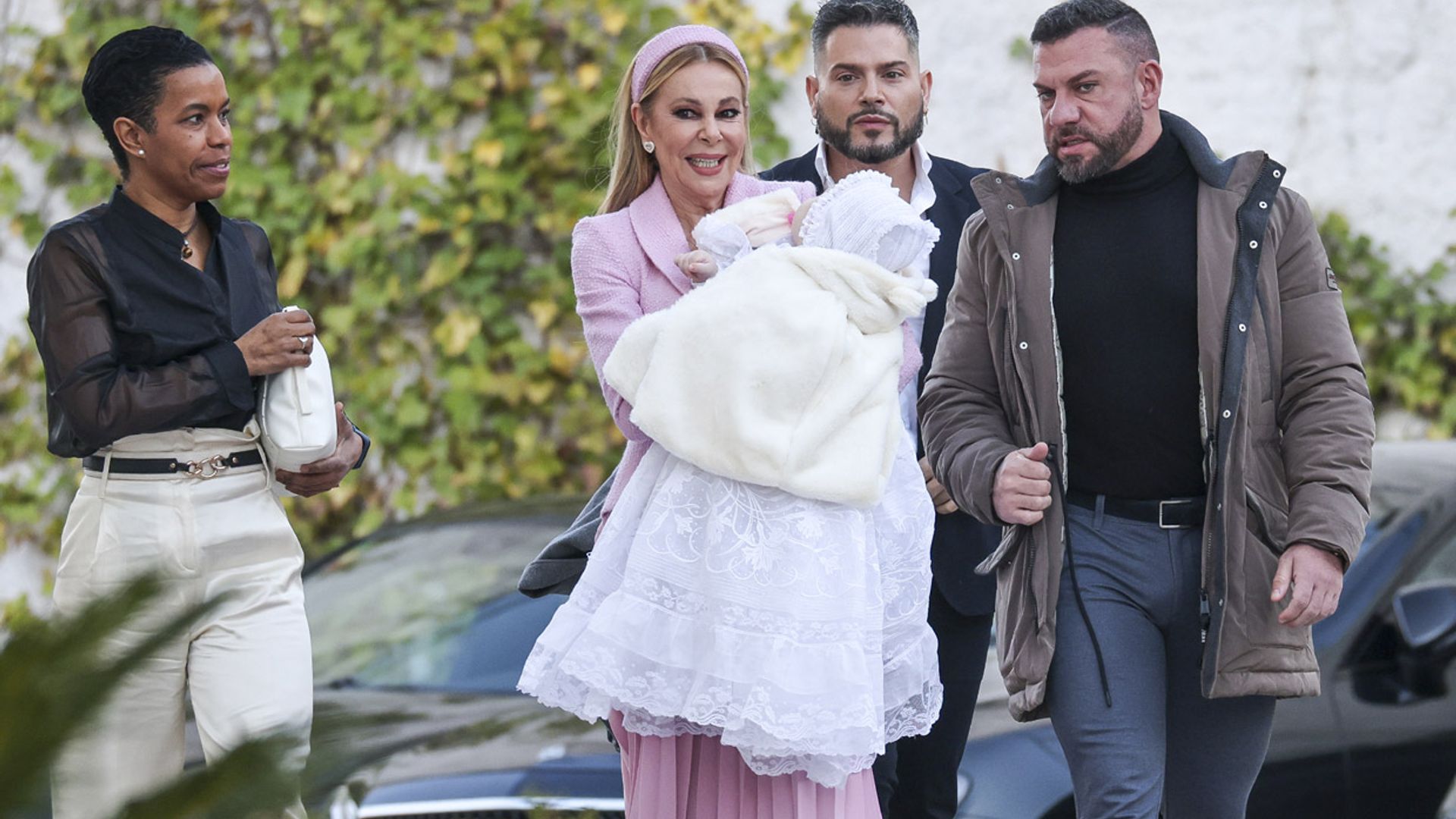 Ana Obregón, la más elegante en el bautizo de Ana Sandra con un traje al más puro estilo 'Barbie'
