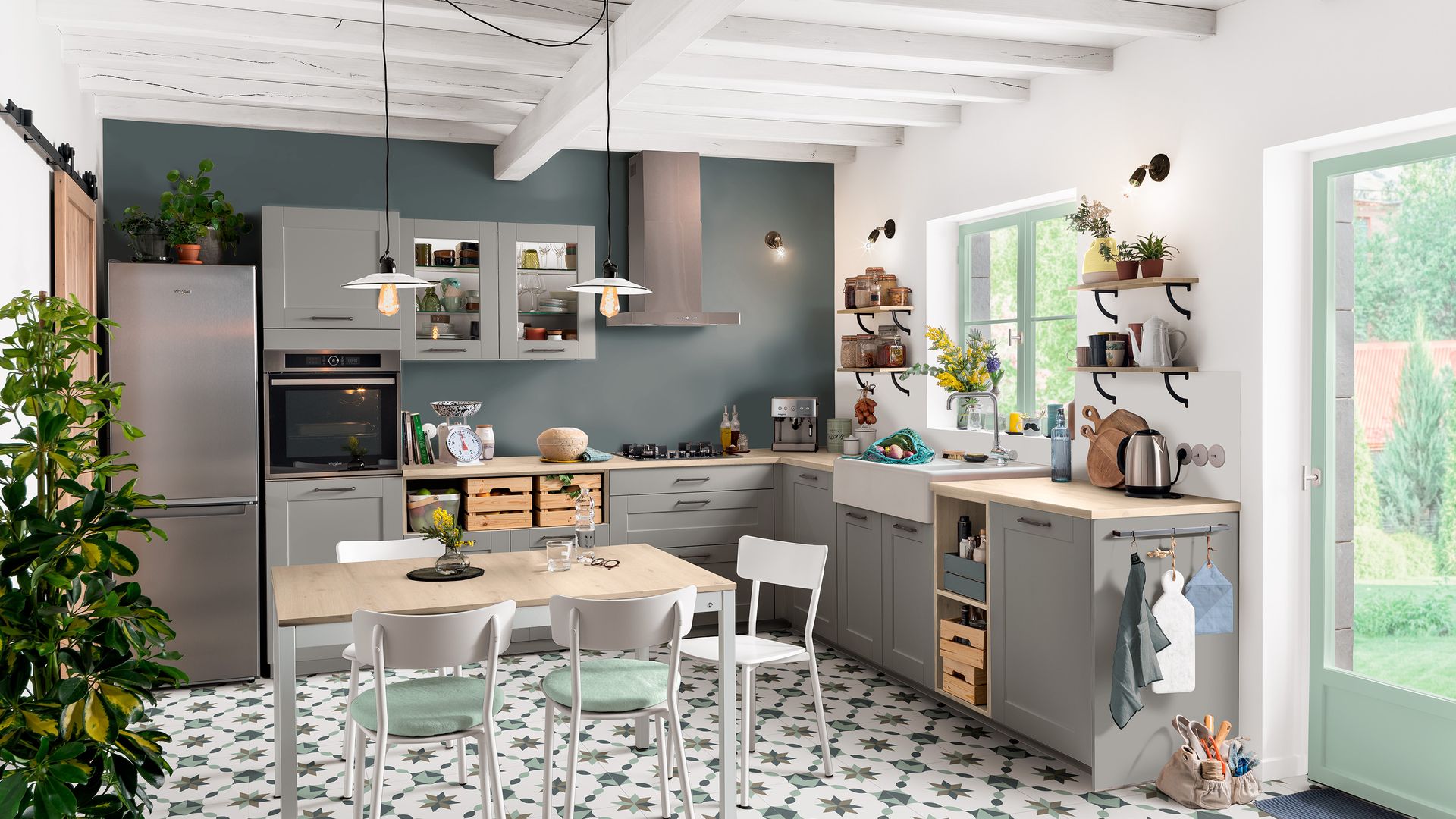 Cocina de estilo clásico, con mobiliario de SoCoo’c