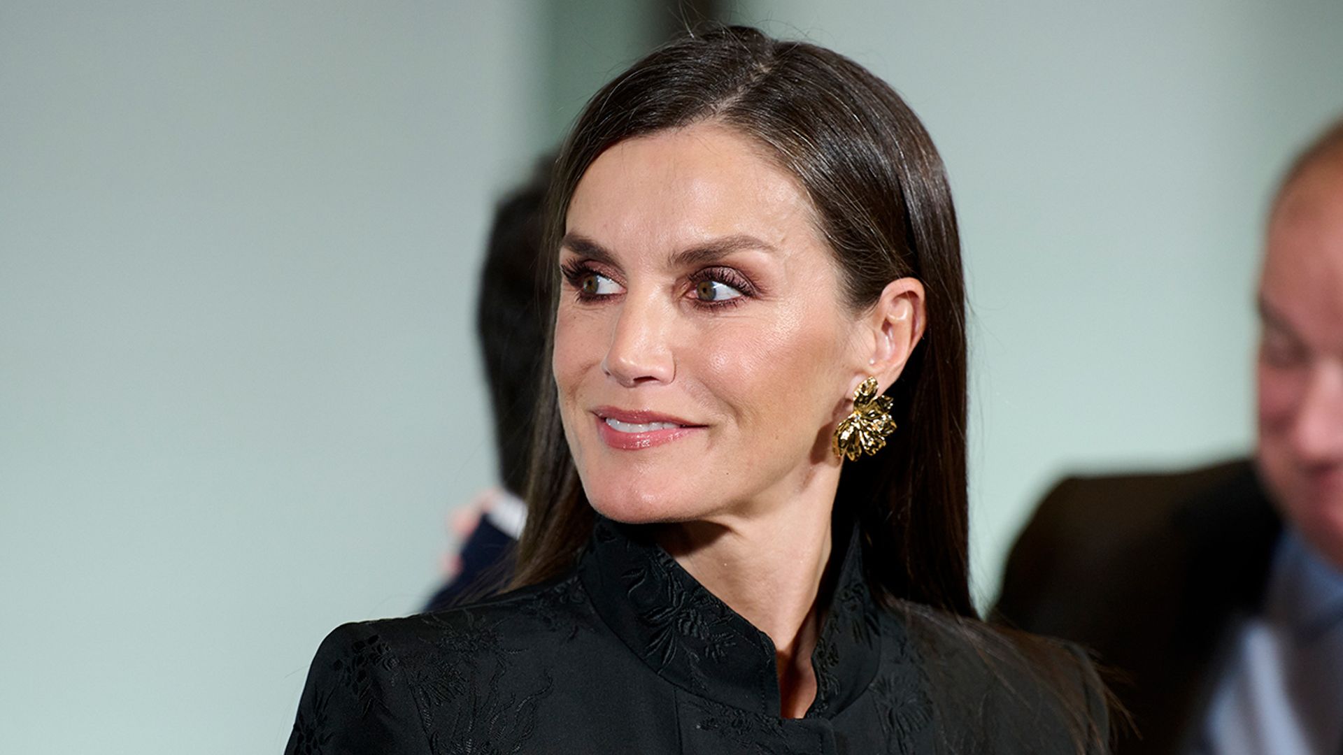La prensa internacional se rinde al elegante look brocado que la reina Letizia llevó en su último acto
