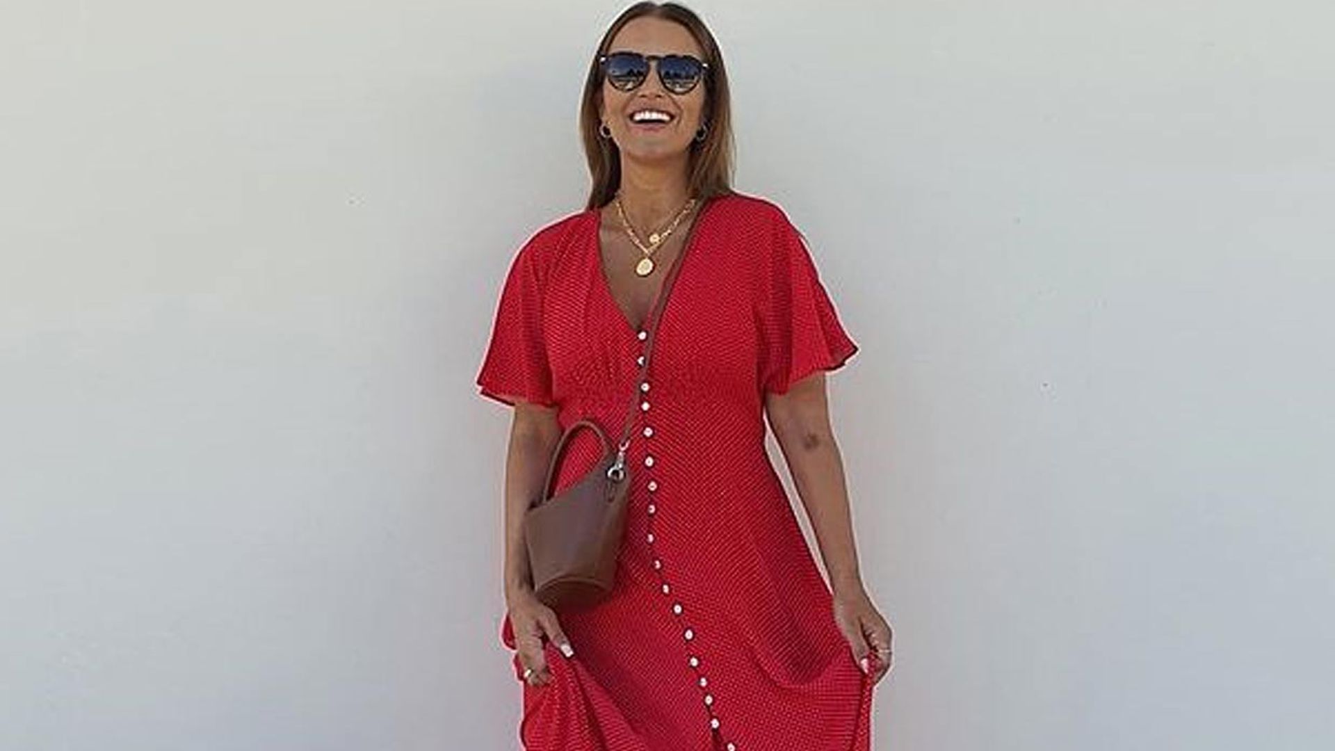 Paula Echevarría se rinde al vestido camisero que sienta bien a todos los cuerpos