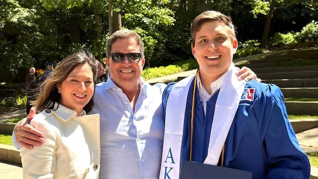 Chábeli Iglesias en la graduación de su hijo Altaba
