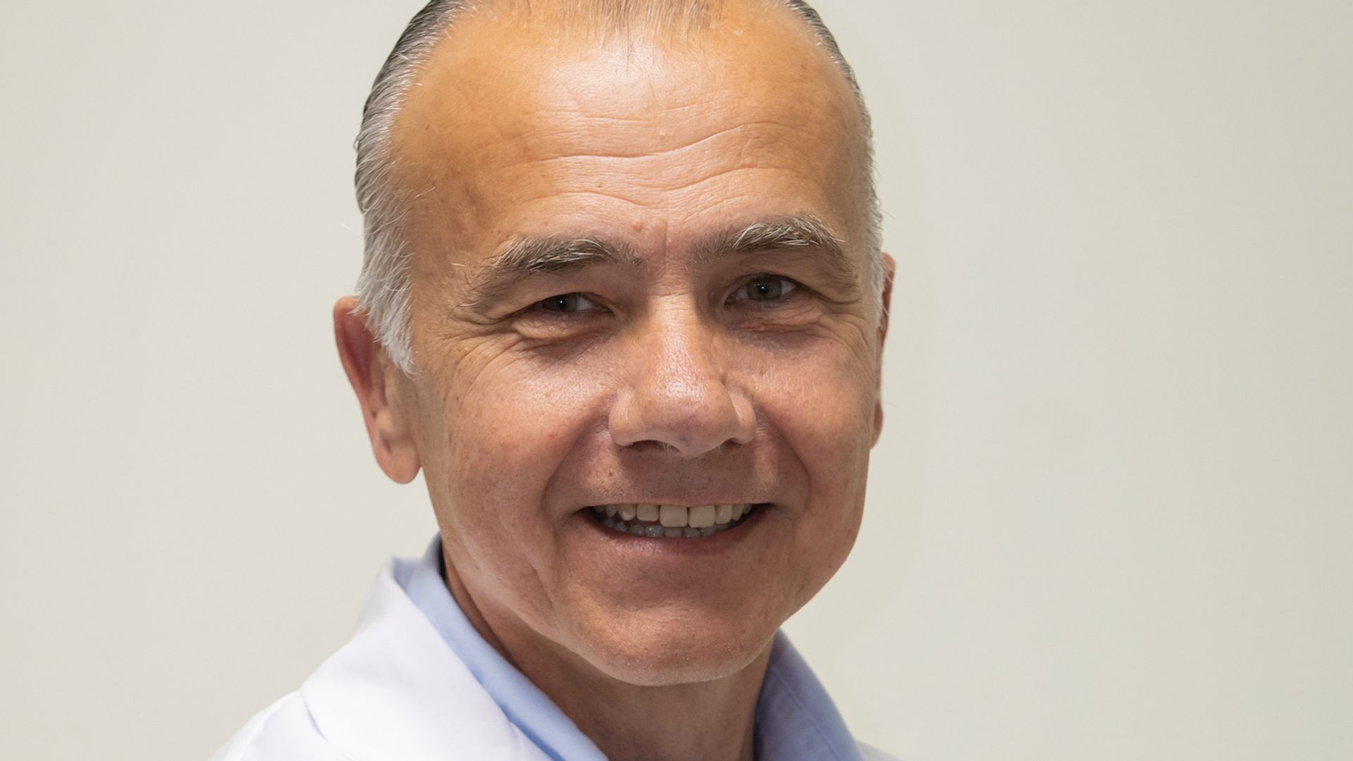 Dr. Ernesto Gónzalez Mesa, ginecólogo