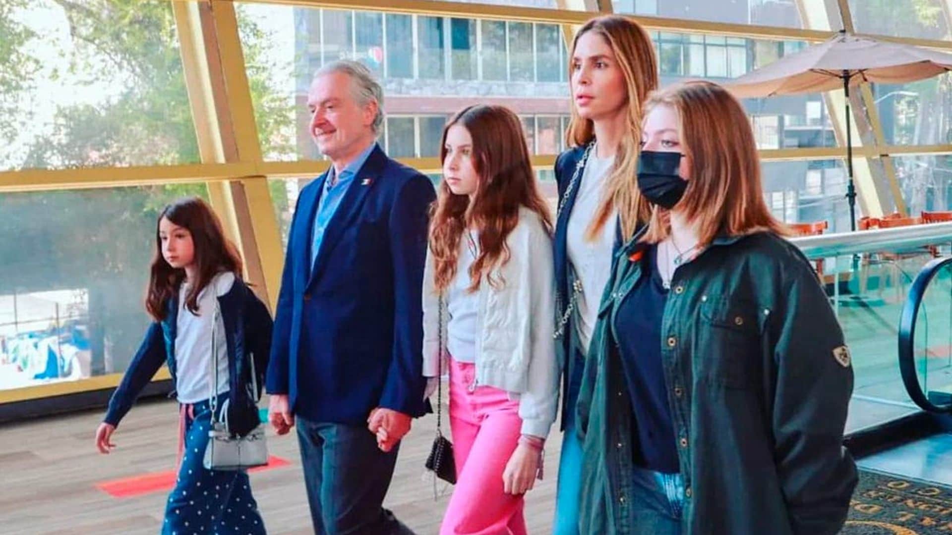 Constanza Creel, hija de Edith González, reaparece rodeada de su familia