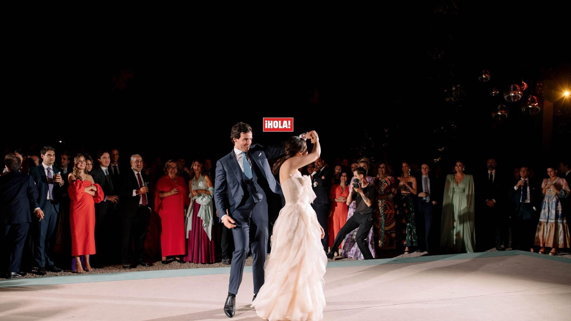 Tamara e Íñigo abren el baile a ritmo de ‘swing’