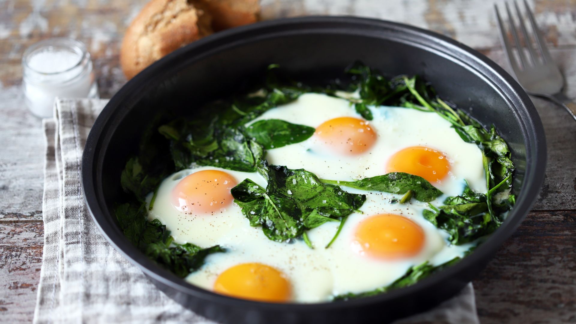 Huevos con espinacas