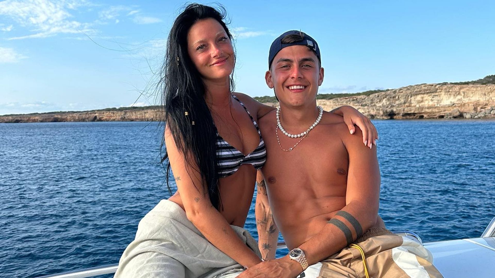 ¿Su luna de miel? Oriana Sabatini y Paulo Dybala pasean por las costas italianas a un mes de su boda