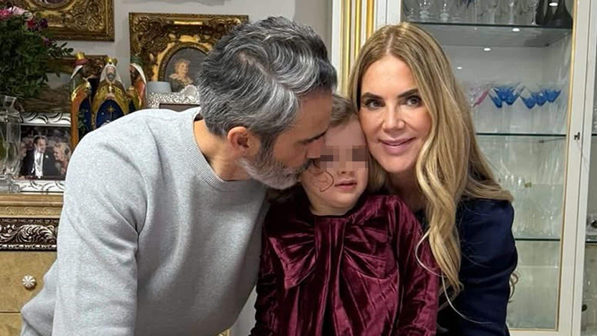 Las emotivas imágenes familiares de la doble celebración de Fernando Sanz e Ingrid Asensio con sus nietas