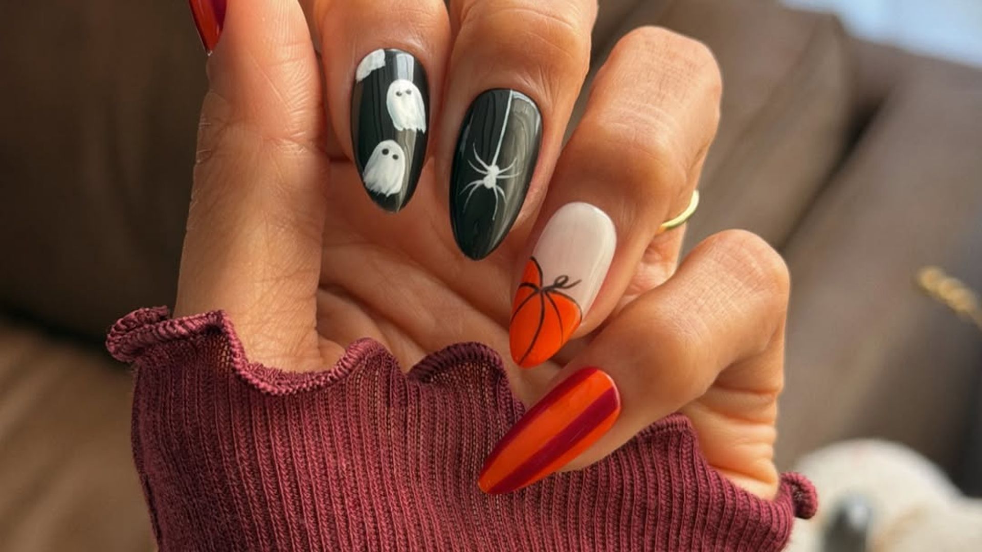 12 manicuras de Halloween para inspirarte y lucir unas uñas de miedo este 2026