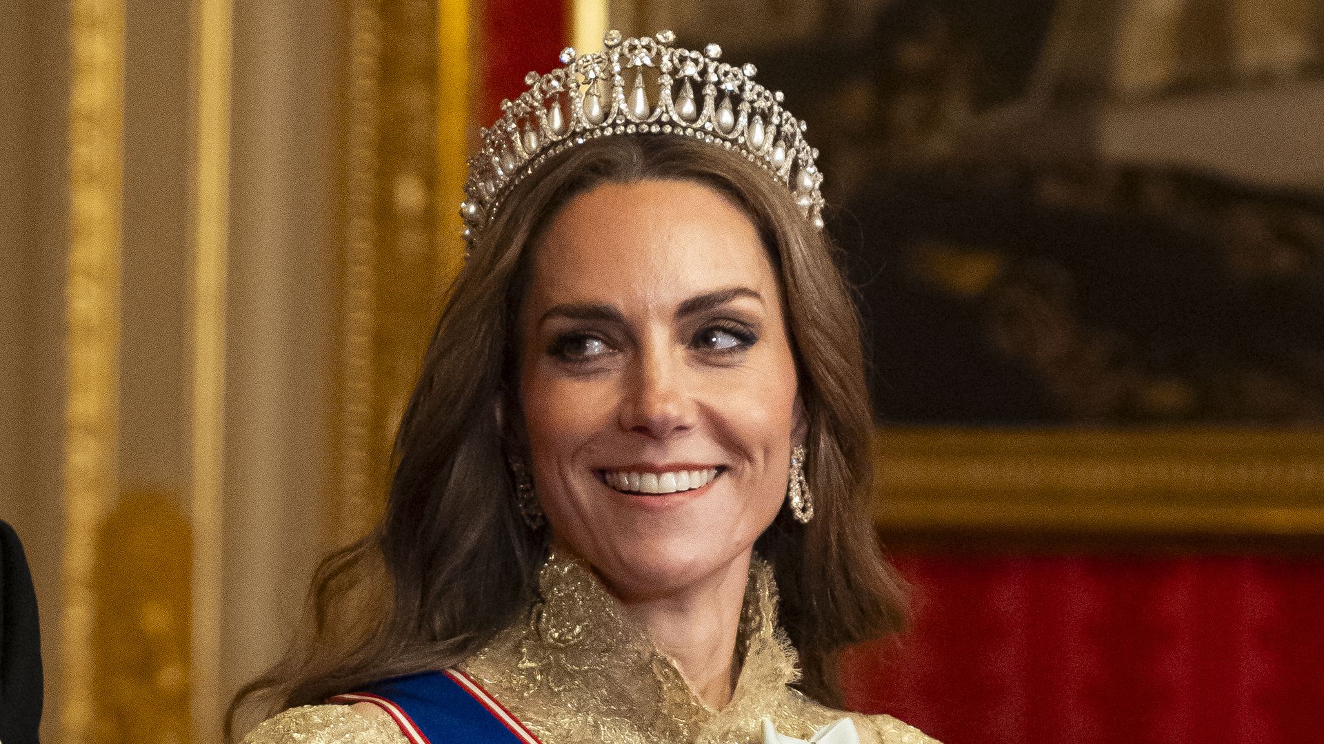 ​La princesa de Gales​, sublime con un vestido de encaje floral y la tiara favorita de Diana de Gales