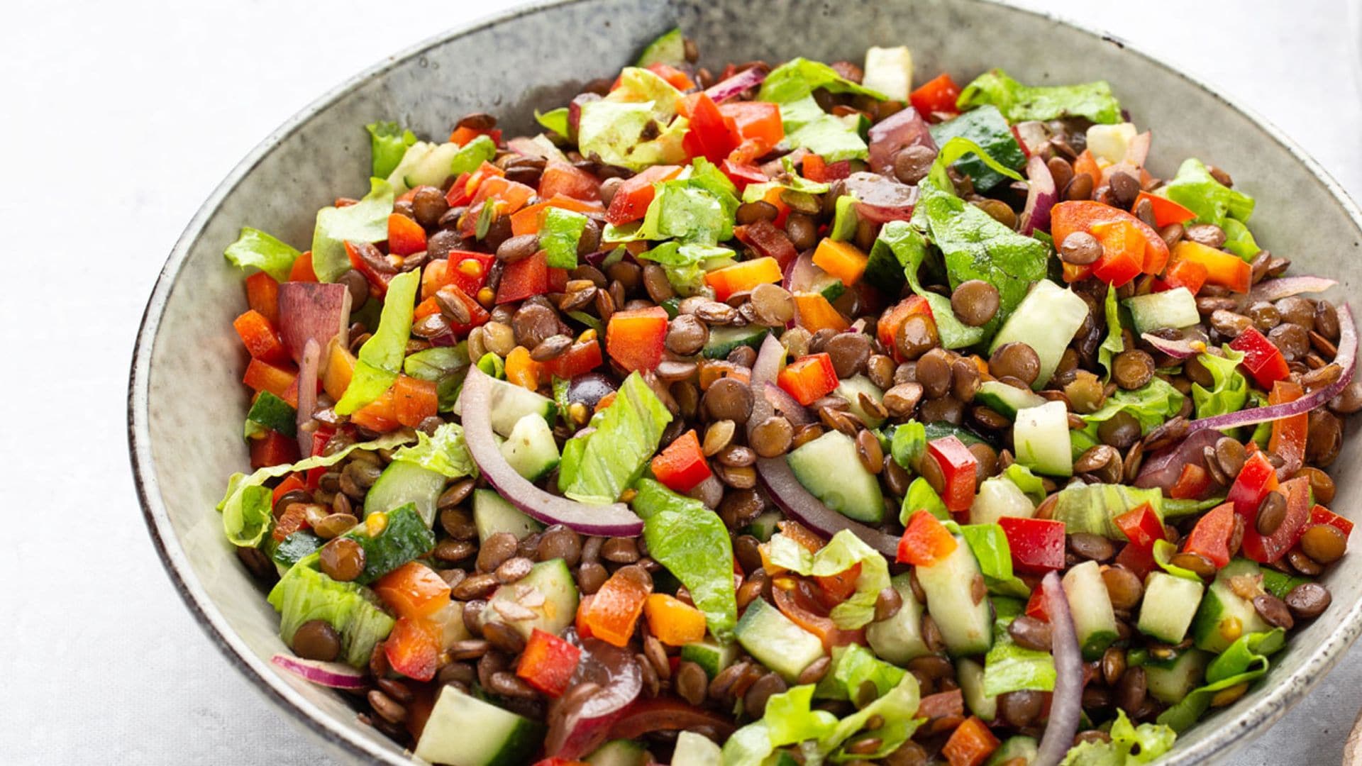 Ensalada de lentejas, pepino y pimiento