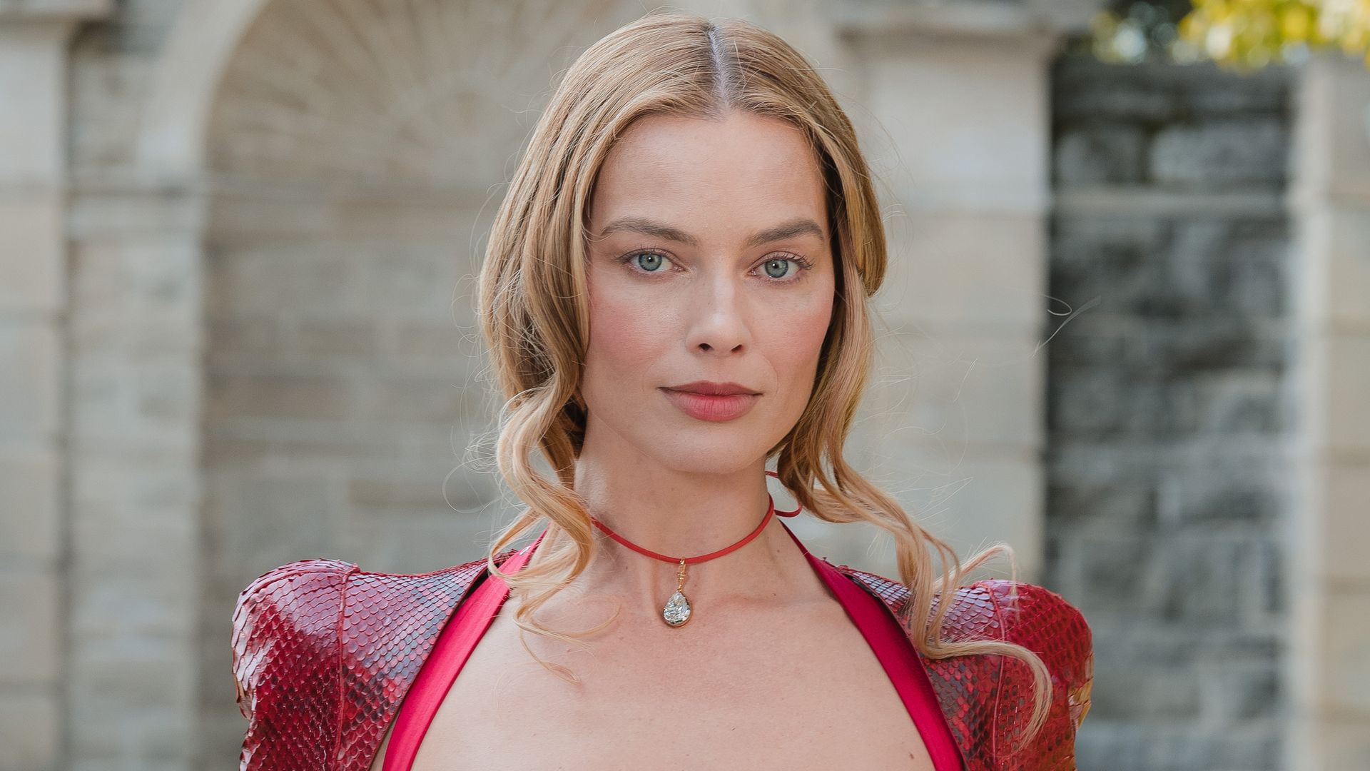 Margot Robbie, icono de belleza: los mejores looks que ha llevado en la promoción de 'Cumbres borrascosas'