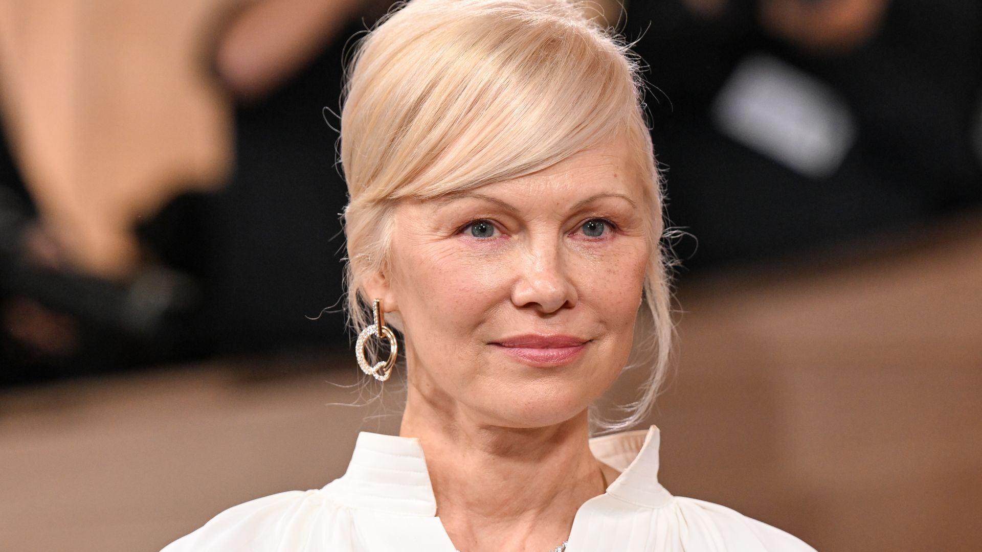 Pamela Anderson creyó que moriría por hepatitis C: hoy los tratamientos consiguen curarla en casi el 100% de los casos
