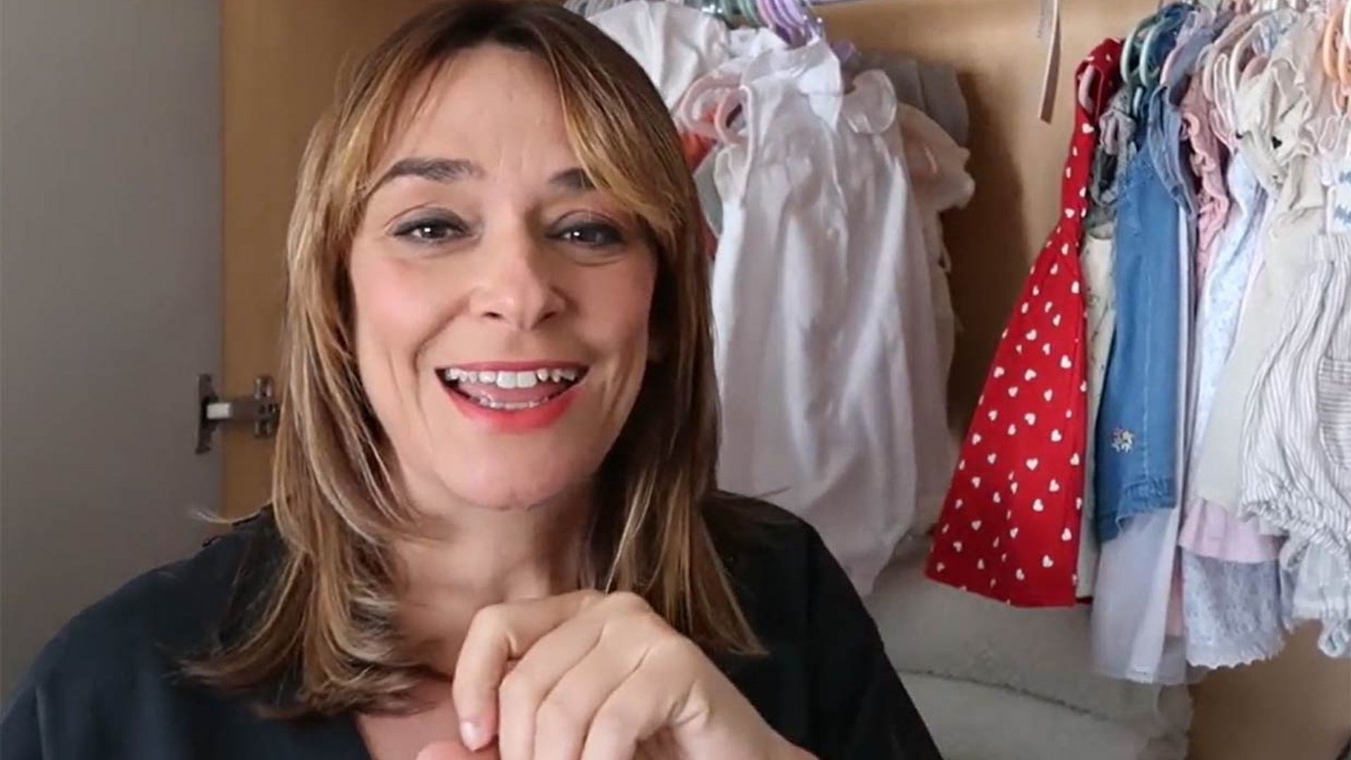 Vestiditos, bodies y hasta traje de flamenca: Toñi Moreno enseña el vestidor de su hija Lola