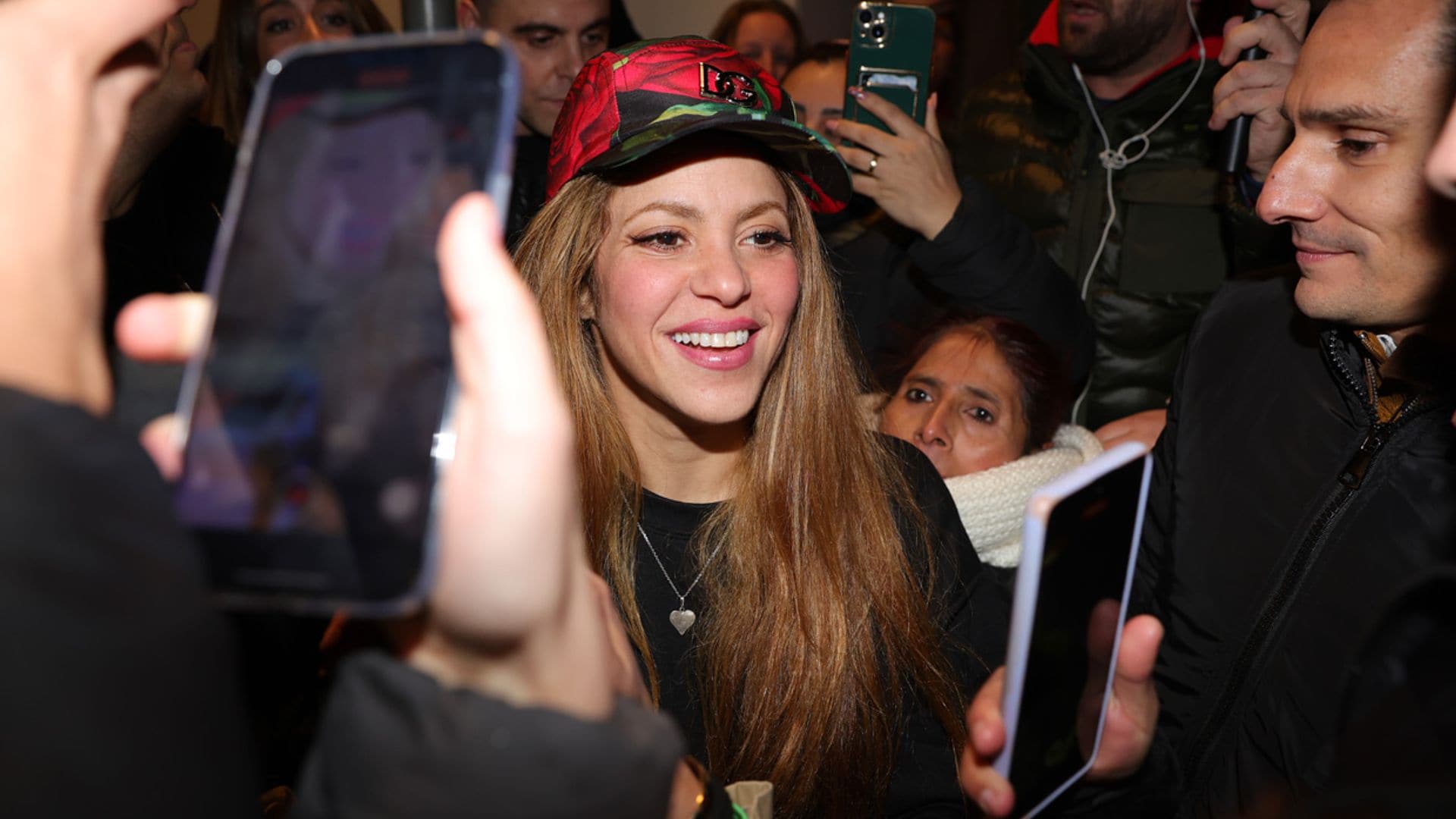 Los regalos más originales que ha recibido Shakira por su cumpleaños (con guiño a Piqué y a sus hijos incluído)