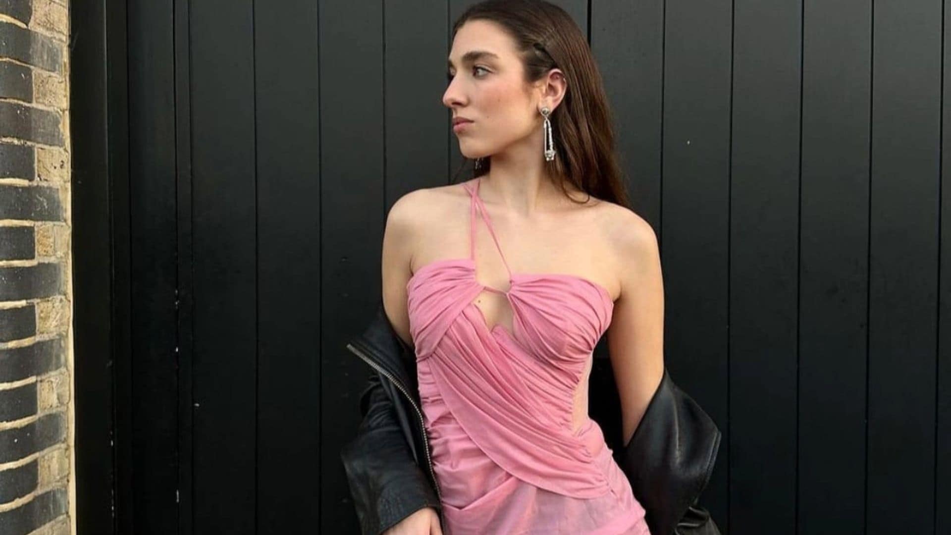 Rina podría compartir armario con Dua Lipa: las claves de estilo que unen a estas dos hermanas