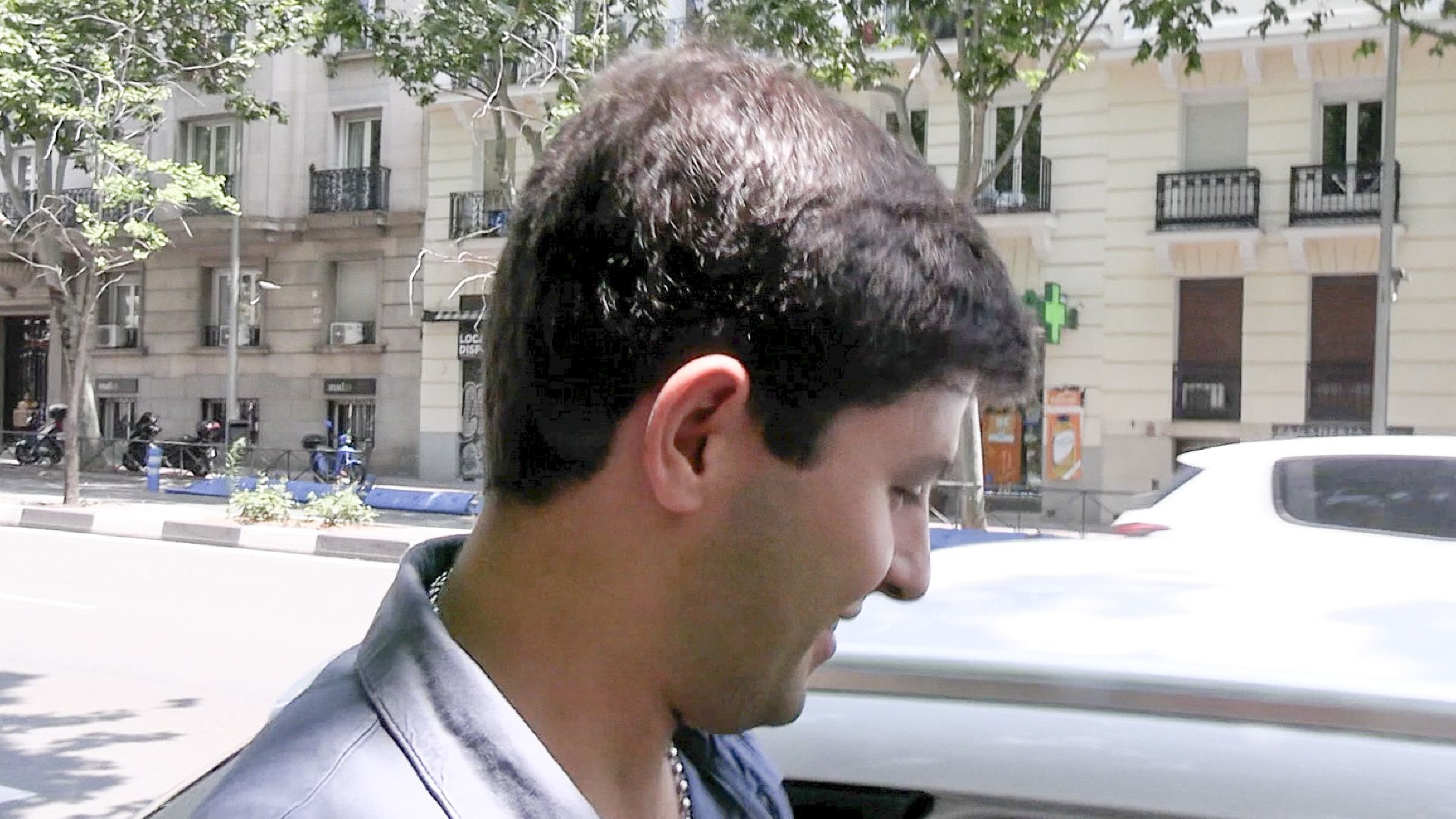 Juan Urquijo visita a su hermana Teresa en el hospital por el nacimiento de su sobrino Lucas
