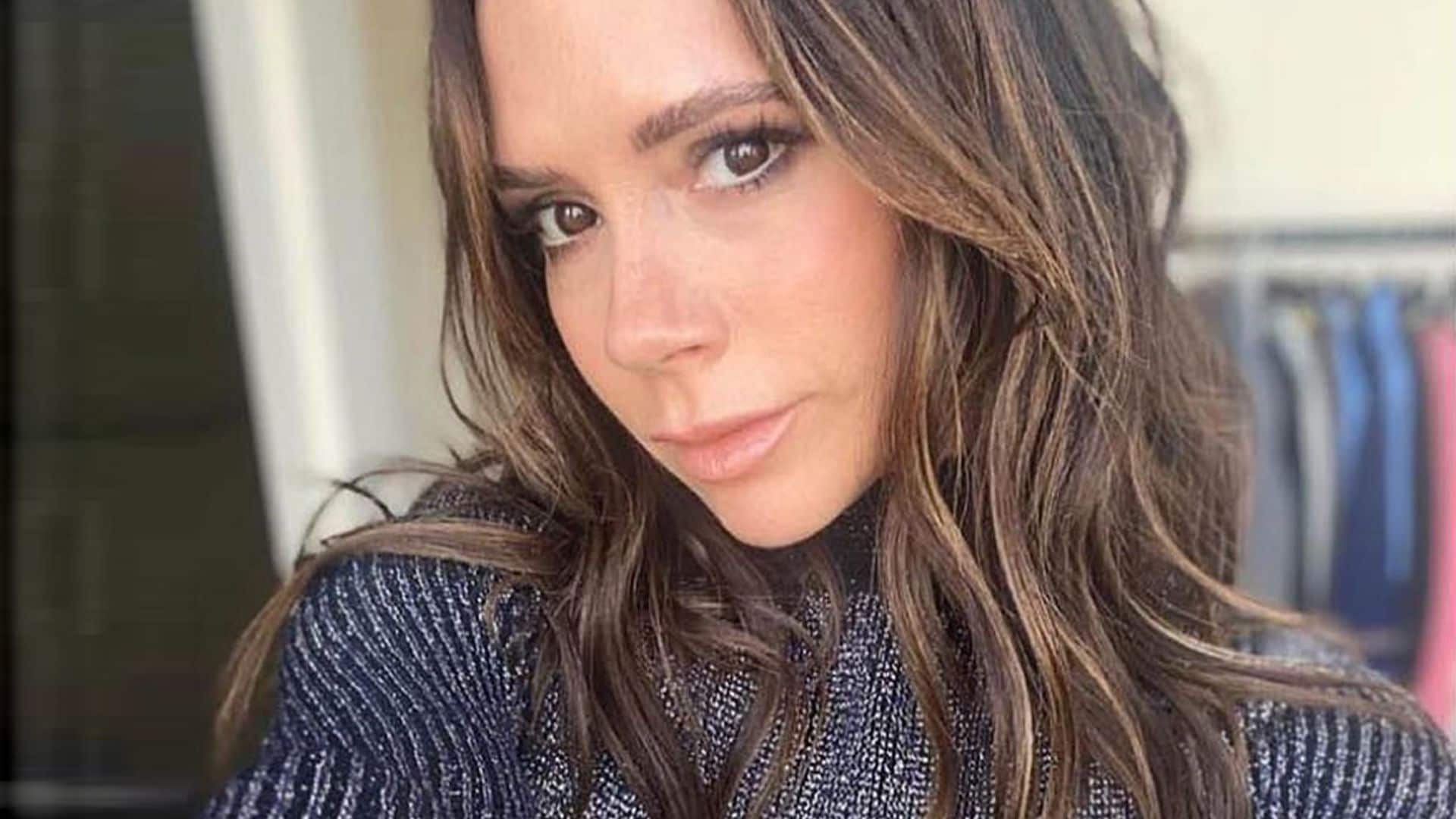 Si quieres una mirada más descansada, aplícate la máscara como Victoria Beckham