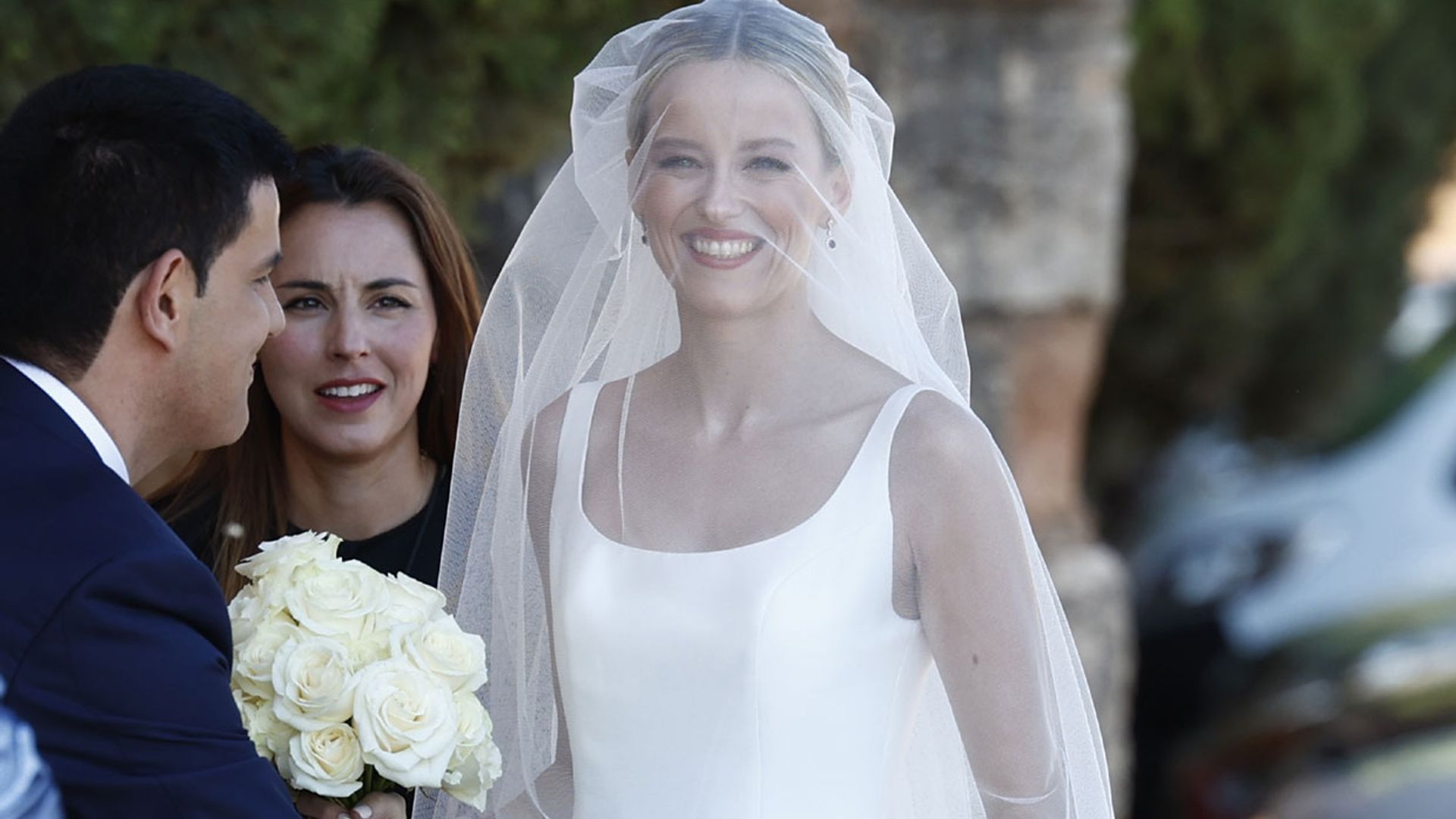 El vestido de princesa minimalista de Daphne Cañizares en su boda con Dani Carvajal