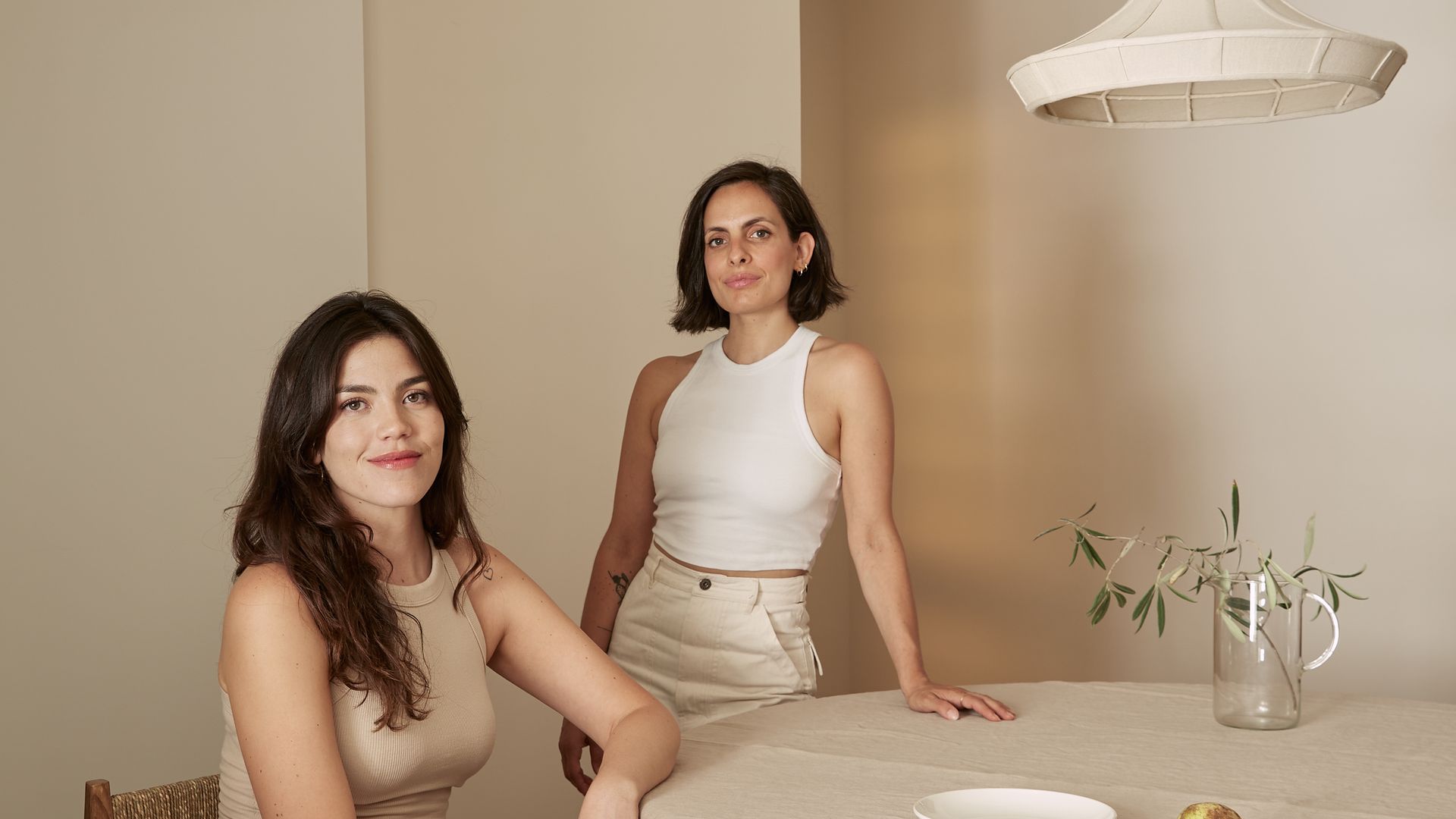 Palabra de interiorista: 10 materiales que envejecen mal y las alternativas que sí merecen la pena