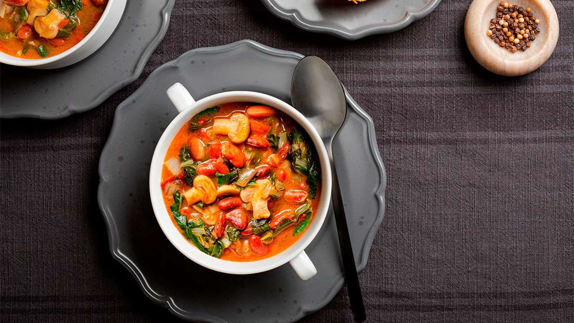 Sopa de alubias con acelgas