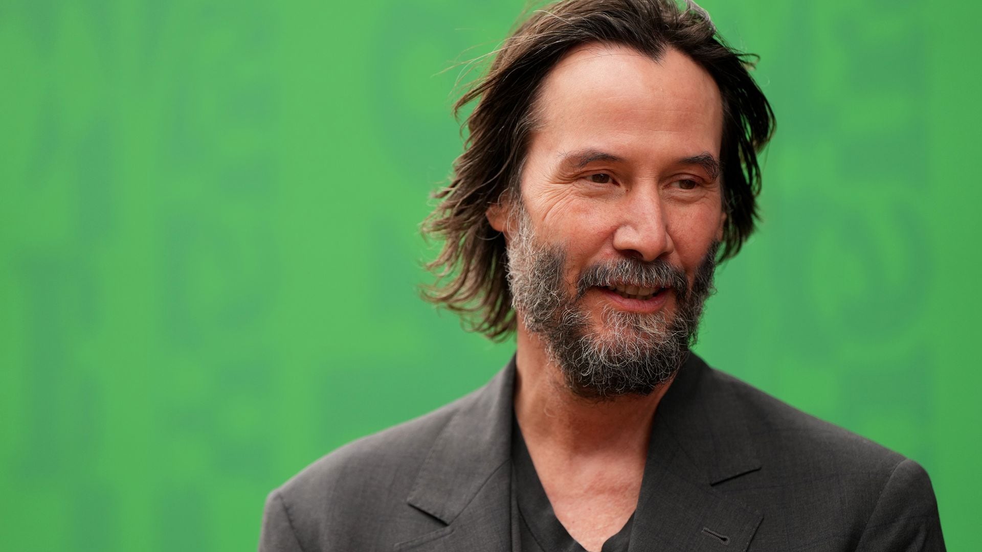 Imagen del actor Keanu Reeves sonriendo 