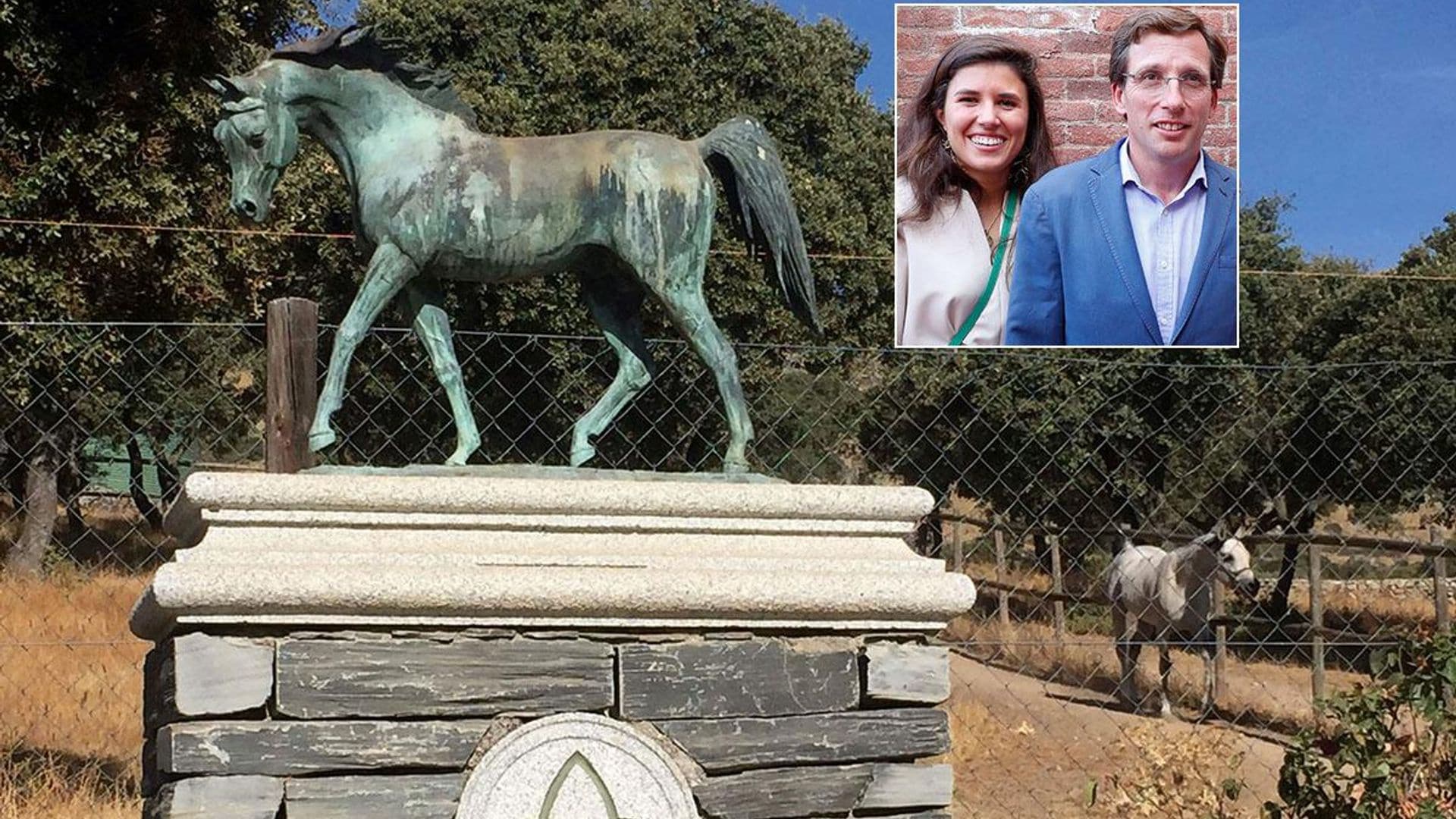 En ¡HOLA!: Descubrimos la finca familiar que será escenario de ‘sí, quiero’ de José Luis Martínez-Almeida y Teresa Urquijo