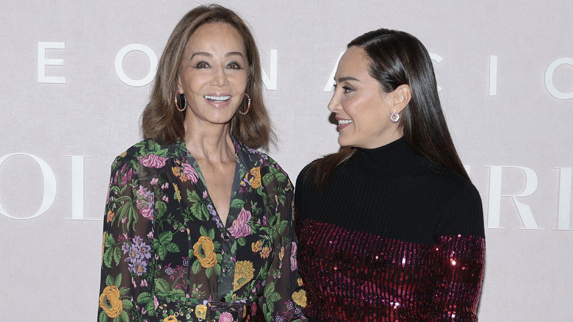 Tamara Falcó, con Íñigo Onieva y su madre en la gran noche del arte y la moda del Museo Thyssen